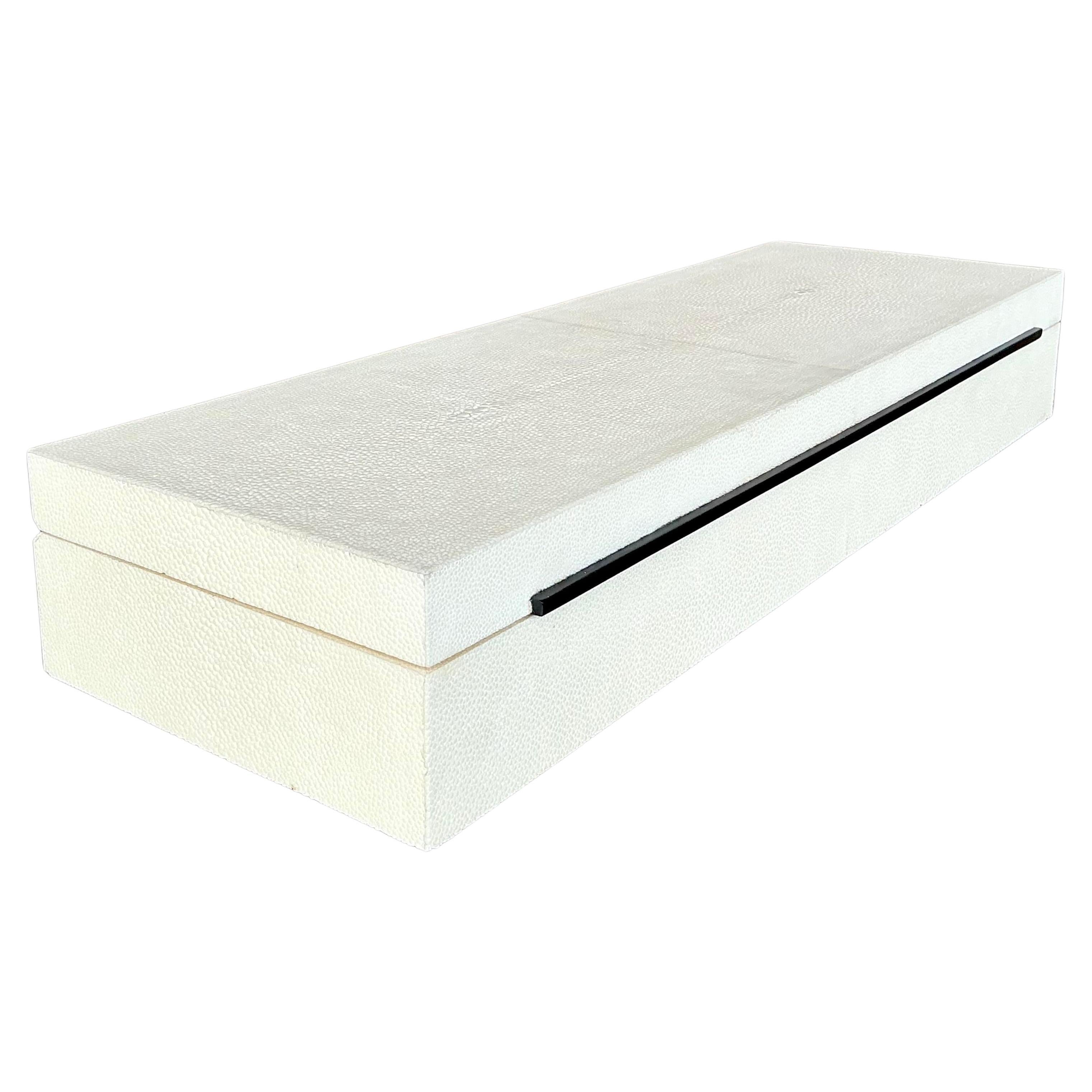 Caja larga Vintage Coastal Faux Shagreen en venta