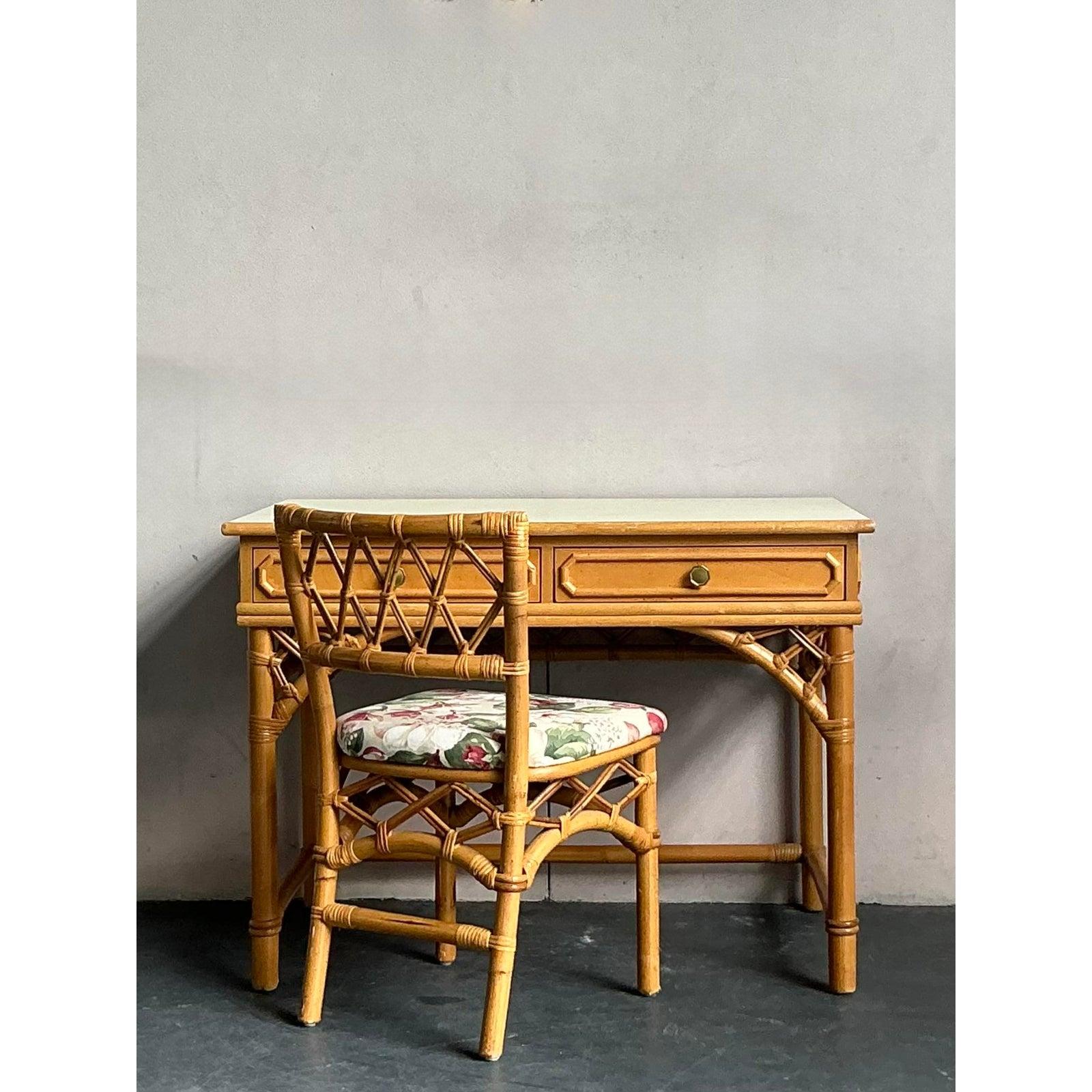 Vintage Coastal Ficks Reed Rattan-Schreibtisch und Stuhl (Stoff) im Angebot