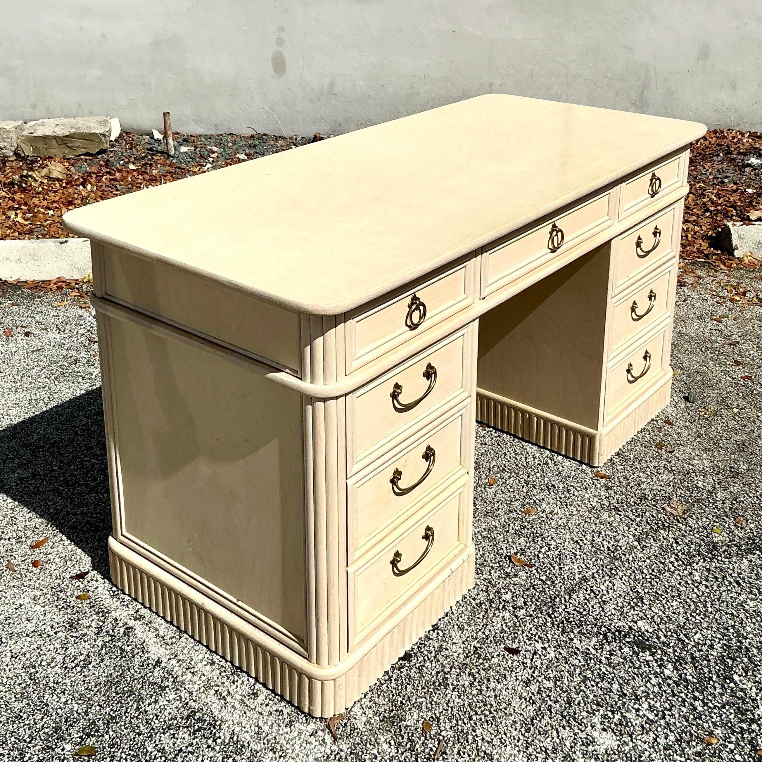 Scrivania vintage in rattan lavato Ficks Reed In condizioni buone in vendita a West Palm Beach, FL