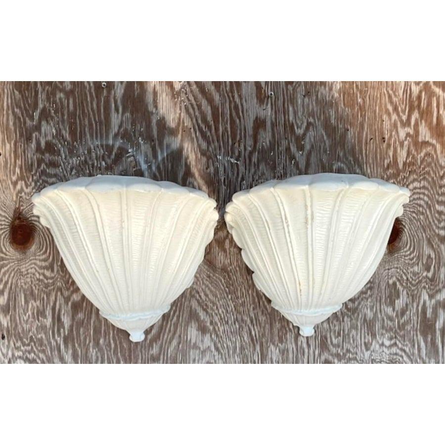 20ième siècle Paire d'appliques en plâtre cannelé d'époque côtière en vente