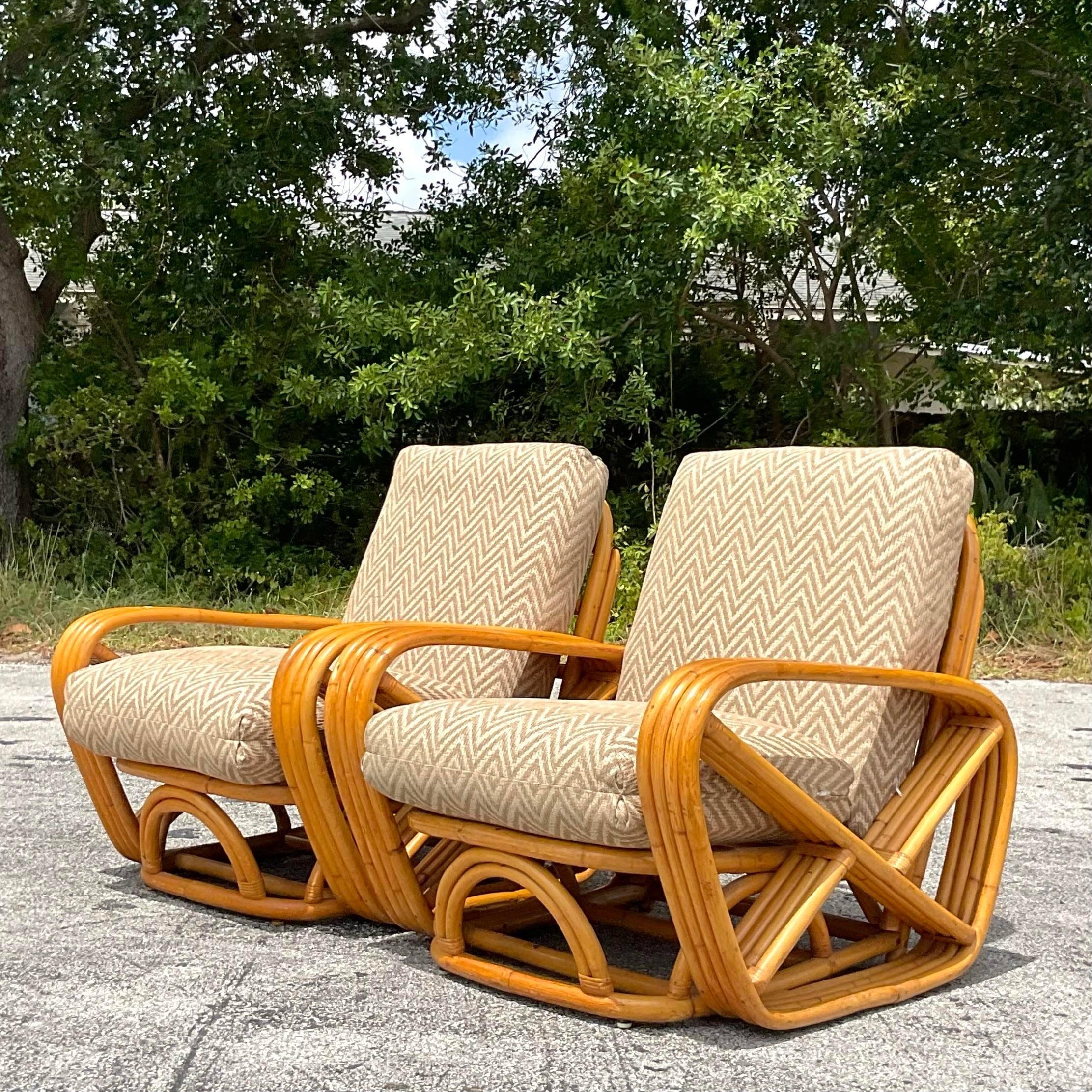 Mid-Century Modern Paire de chaises longues en rotin courbé à quatre brins d'origine côtière, d'après Frankl en vente