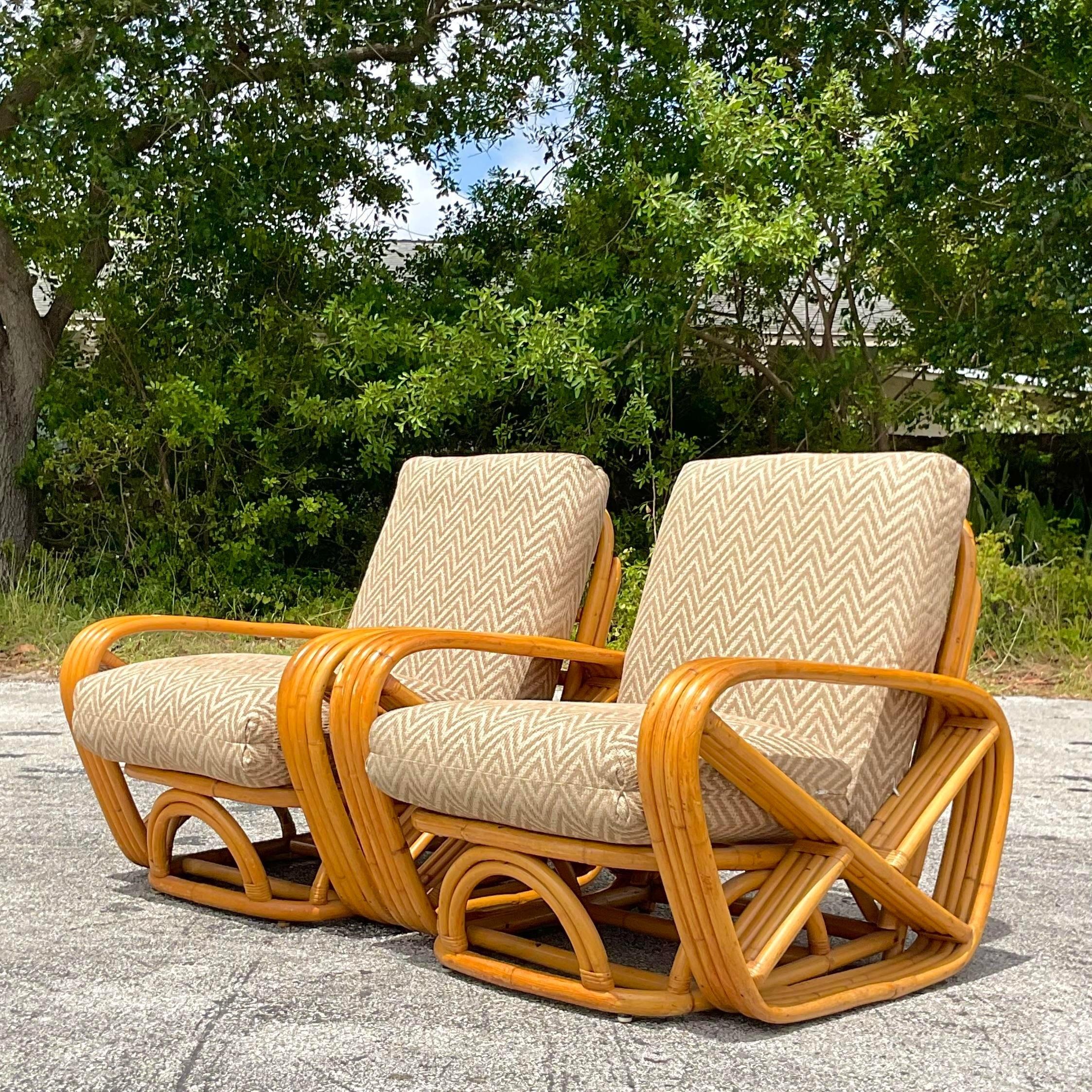 Paire de chaises longues en rotin courbé à quatre brins d'origine côtière, d'après Frankl en vente 1