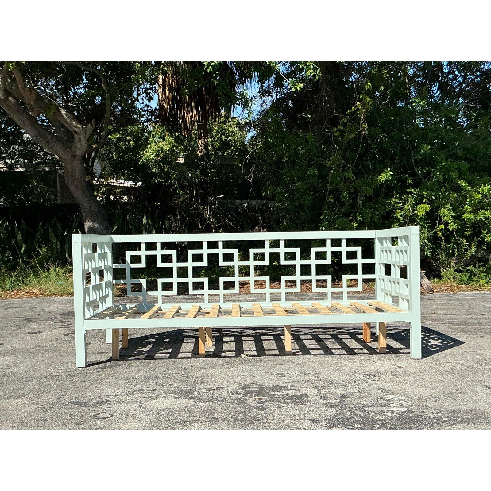 Vintage Coastal Fretwork Daybed In Good Condition In west palm beach, FL