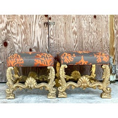 Paar handgeschnitzte Korallenzweige an der Küste, vergoldet