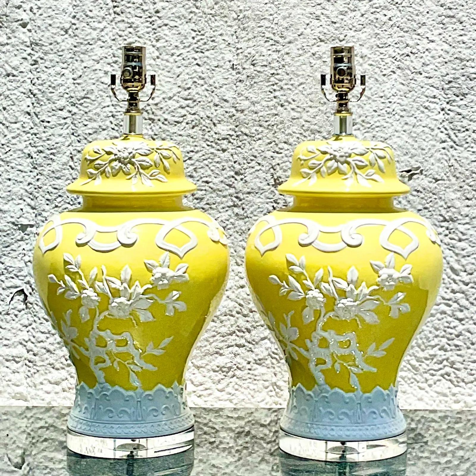 Vintage Coastal Glazed Ceramic Frosting Table Lamps, a Pair In Good Condition In west palm beach, FL