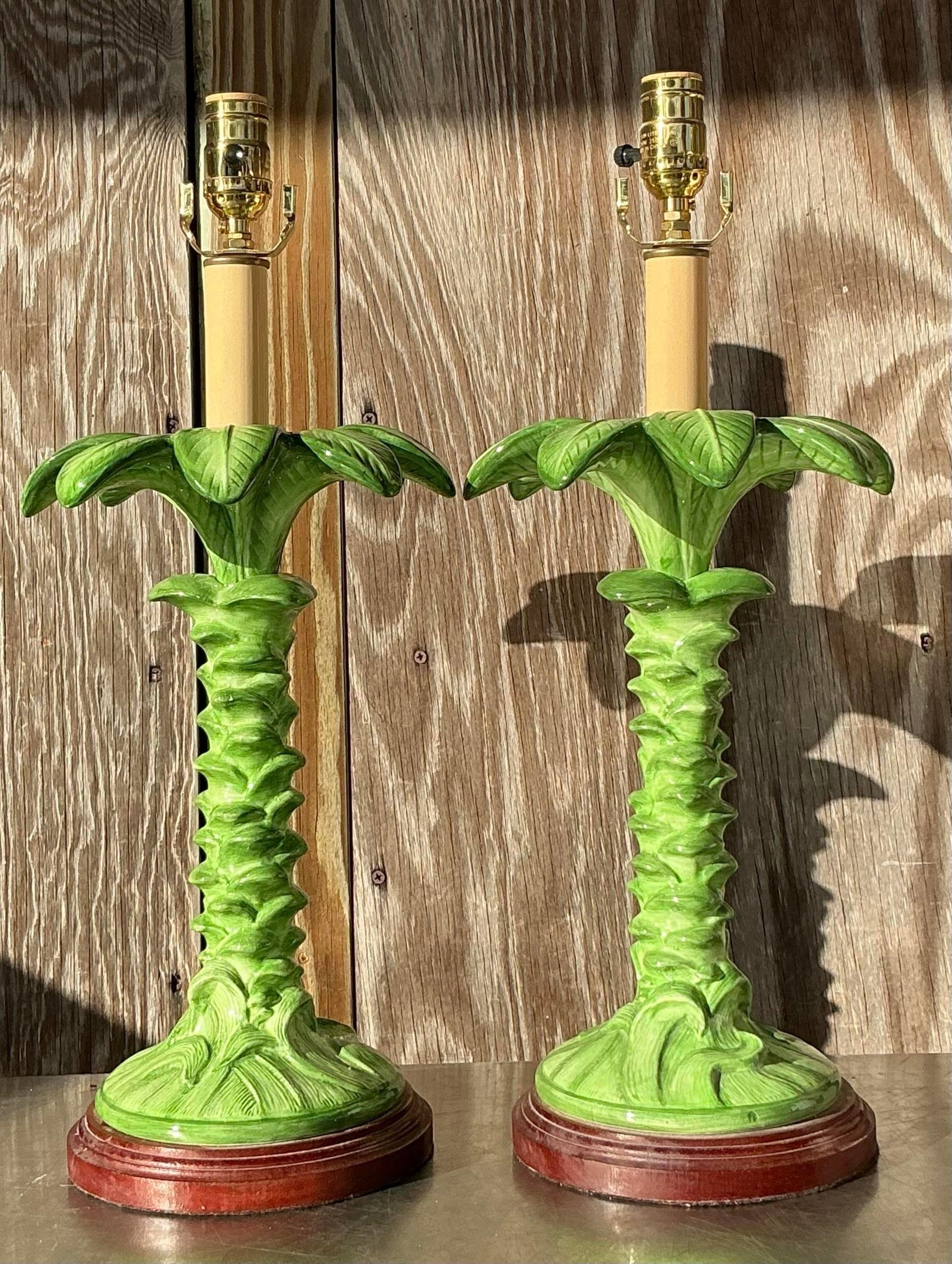 Pareja de lámparas vintage de cerámica esmaltada costera con forma de palmera en Bueno estado para la venta en West Palm Beach, FL