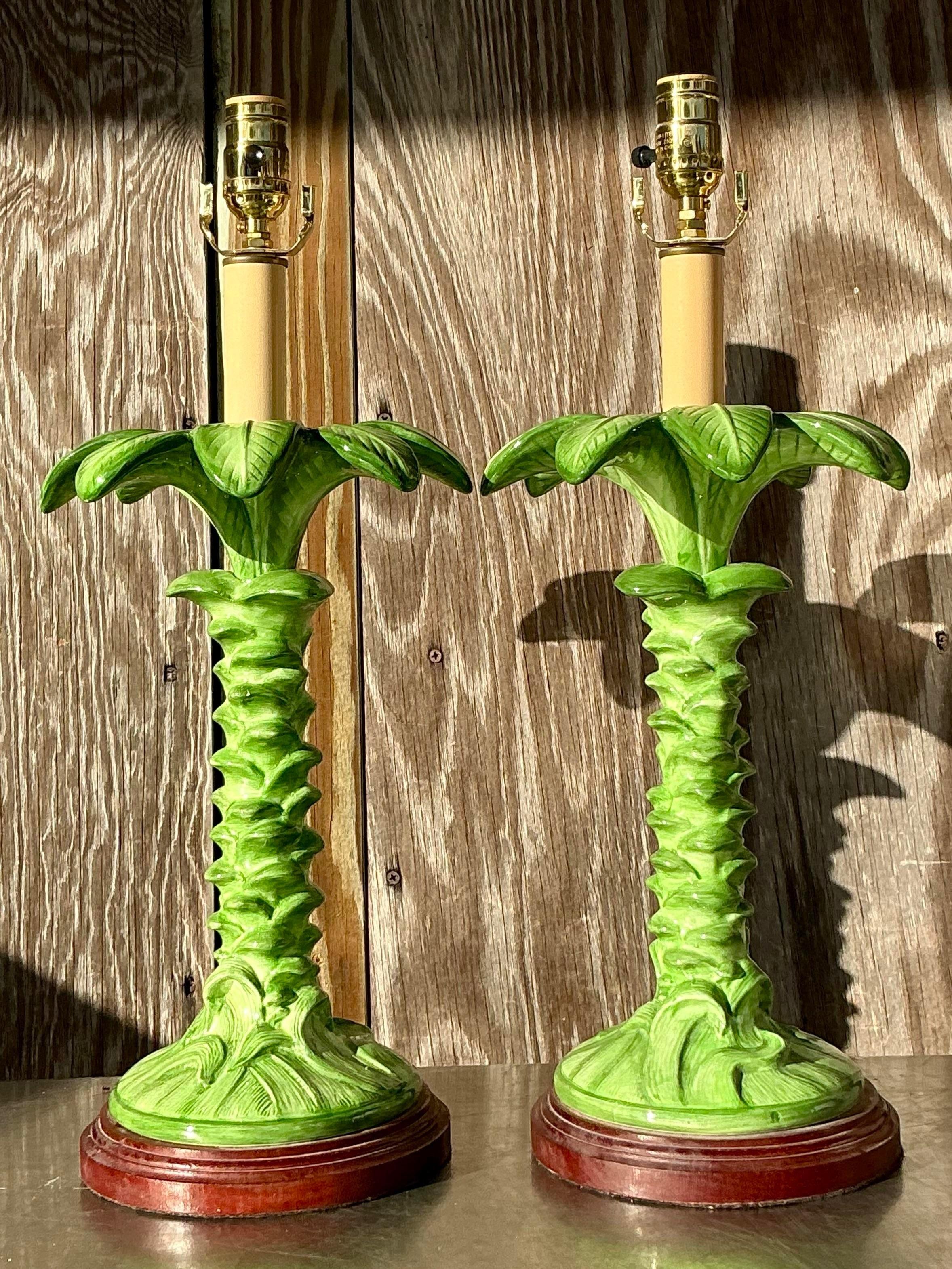 Pareja de lámparas vintage de cerámica esmaltada costera con forma de palmera siglo XX en venta