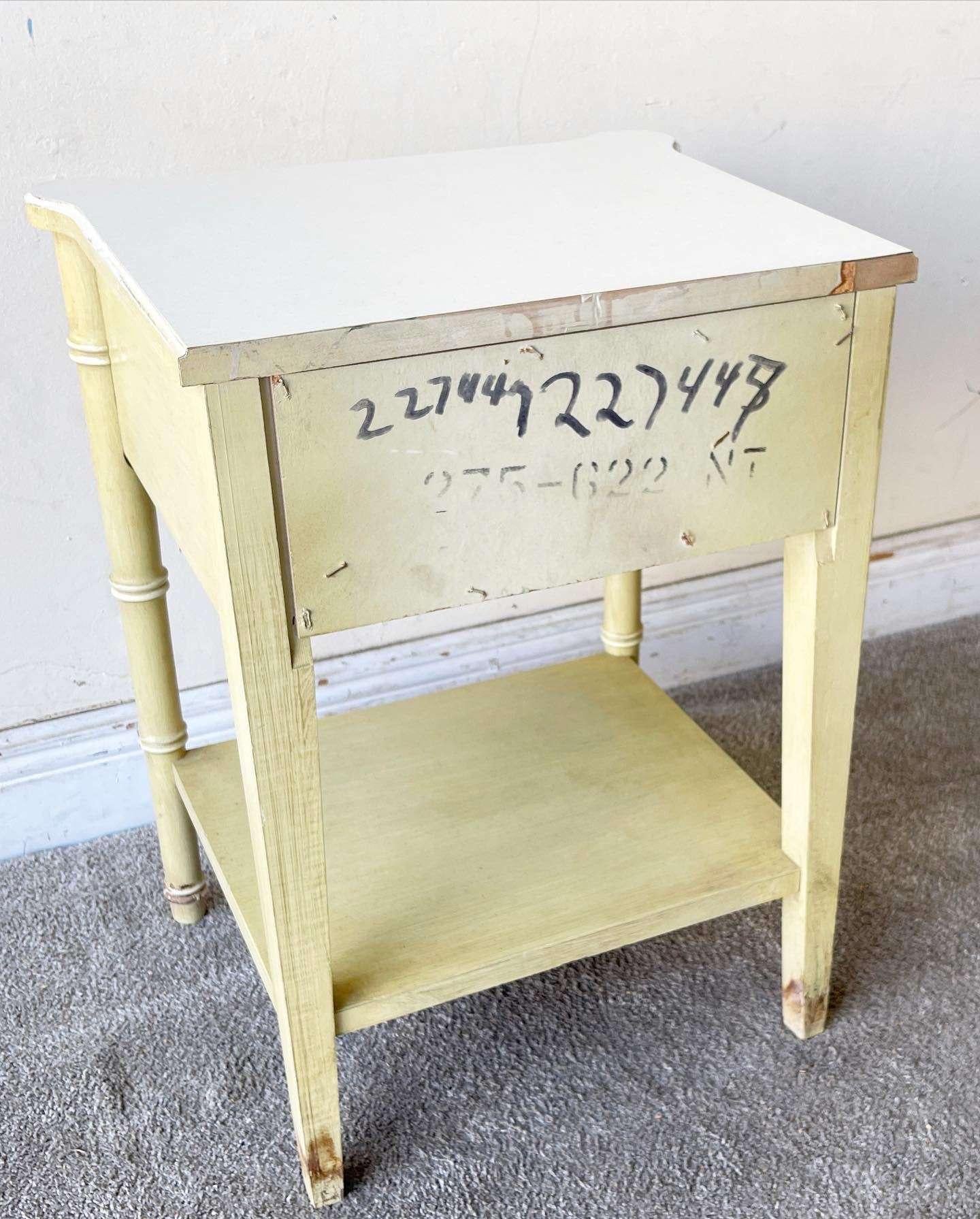 Vintage Coastal Green and White Faux Bamboo End Table In Good Condition For Sale In Delray Beach, FL