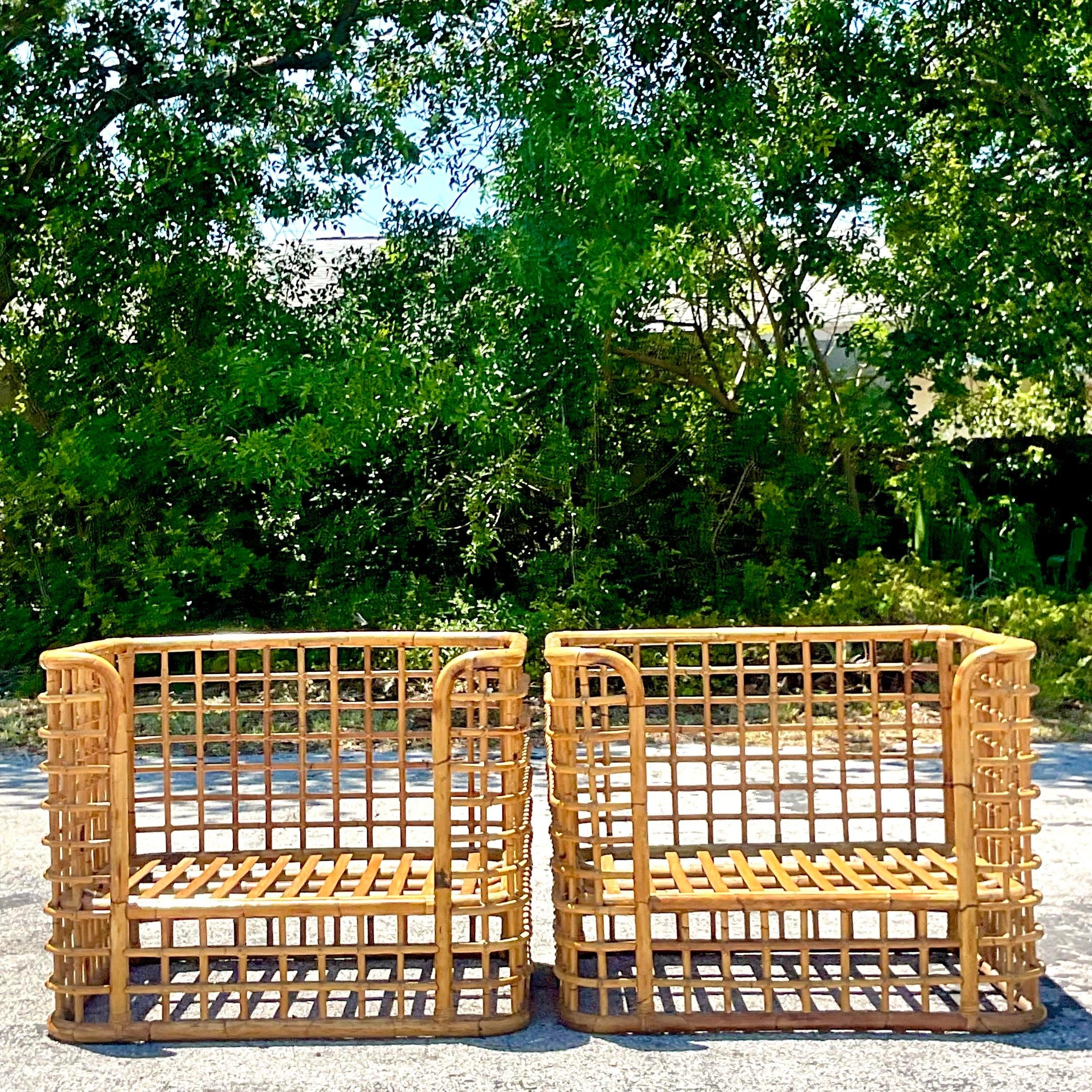 Vintage-Rattan-Loungesessel mit Coastal Grid-Design nach Henry Olko – ein Paar im Zustand „Gut“ im Angebot in west palm beach, FL