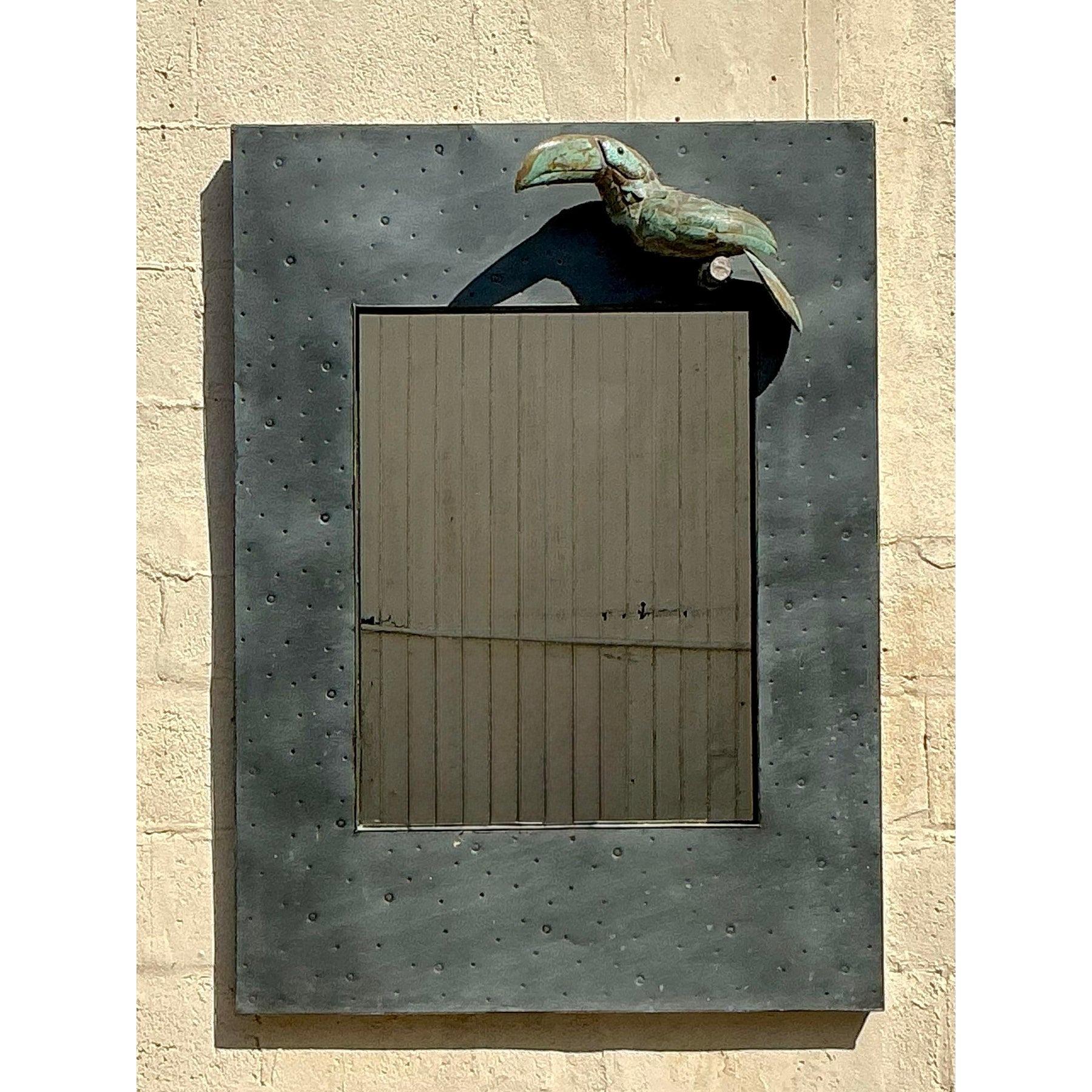 Métal Vieux miroir toucan côtier en métal martelé en vente