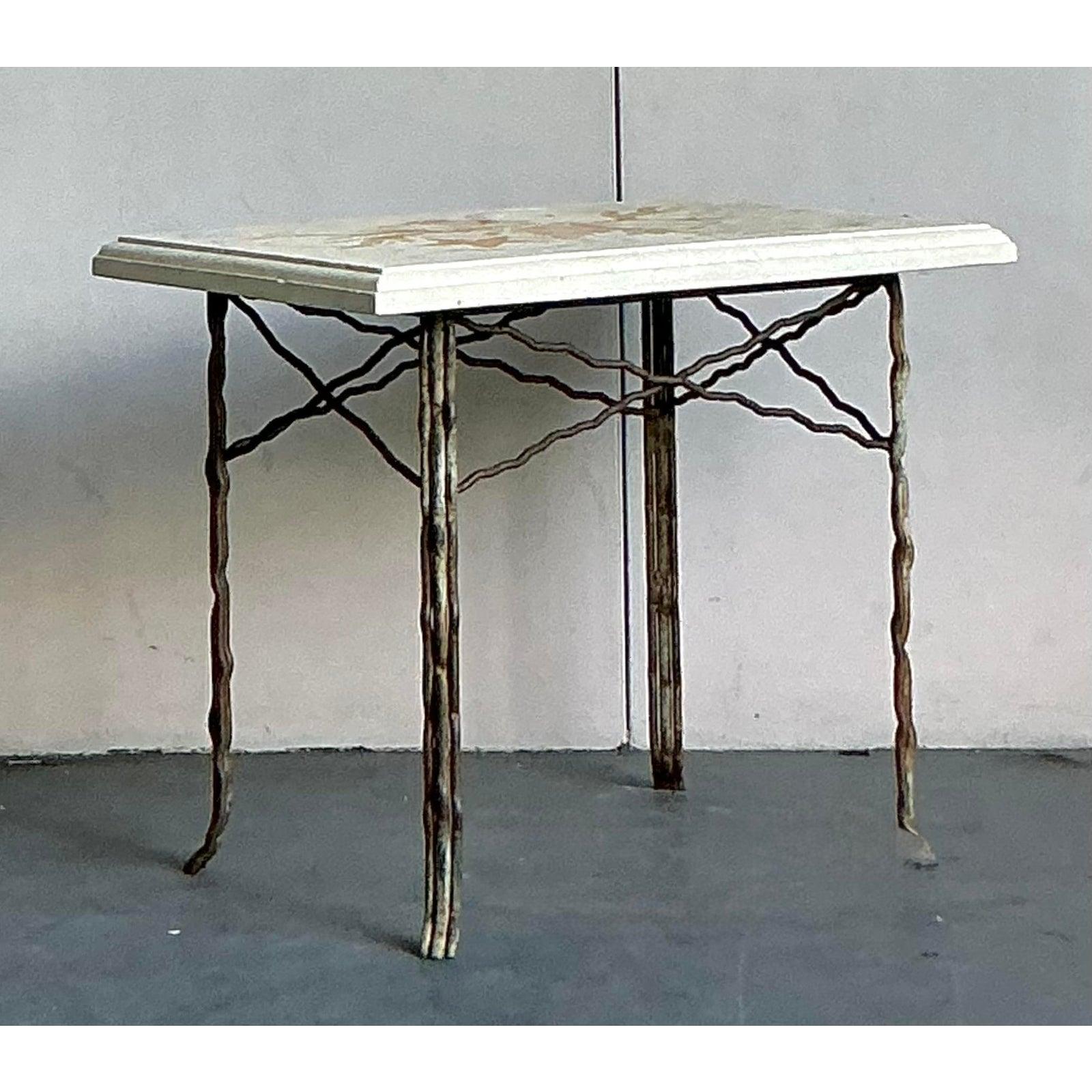 20ième siècle Table d'appoint vintage en béton moulé peint à la main pour la côte en vente