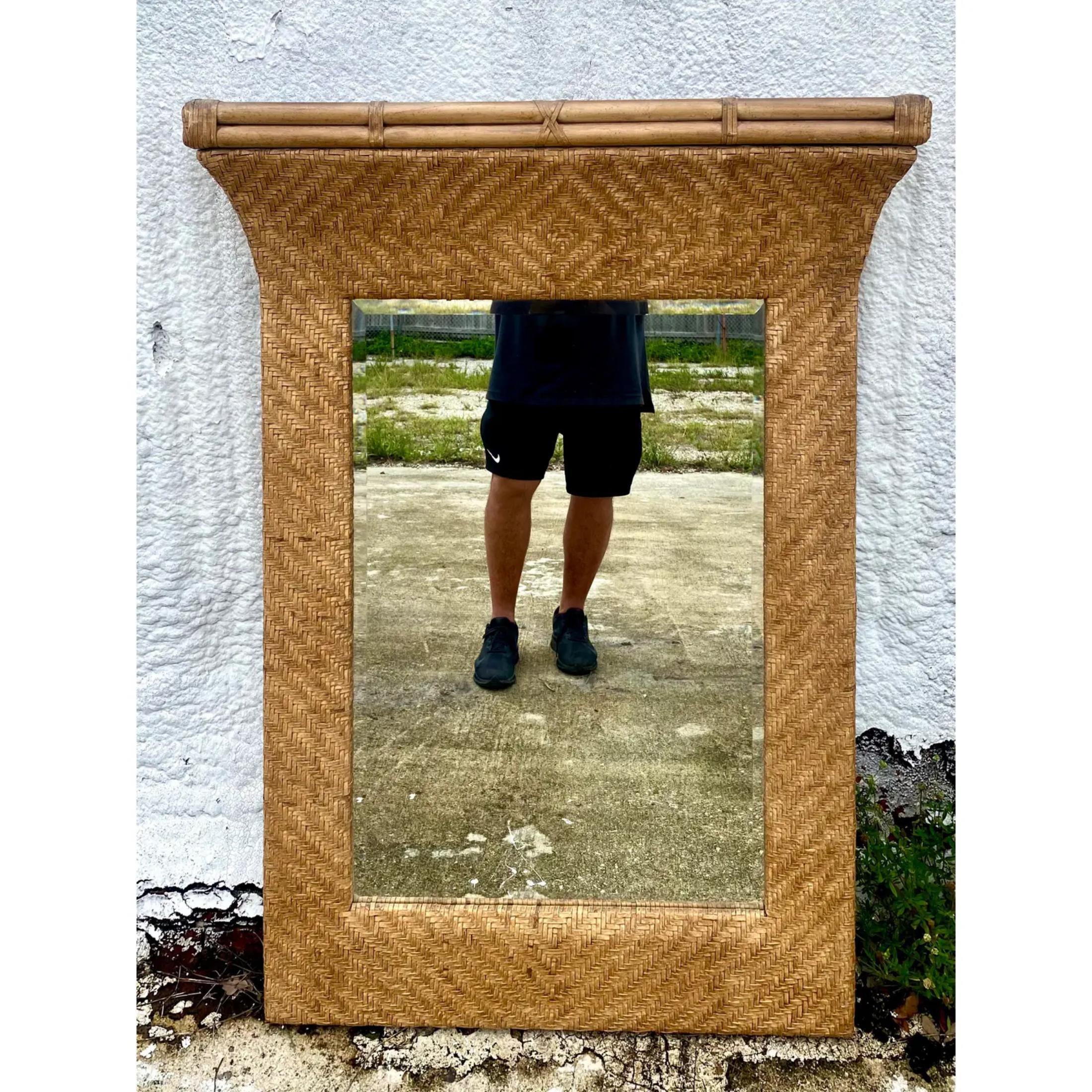 Vieux miroir côtier Henredon tissé en cuir et bambou Bon état - En vente à West Palm Beach, FL