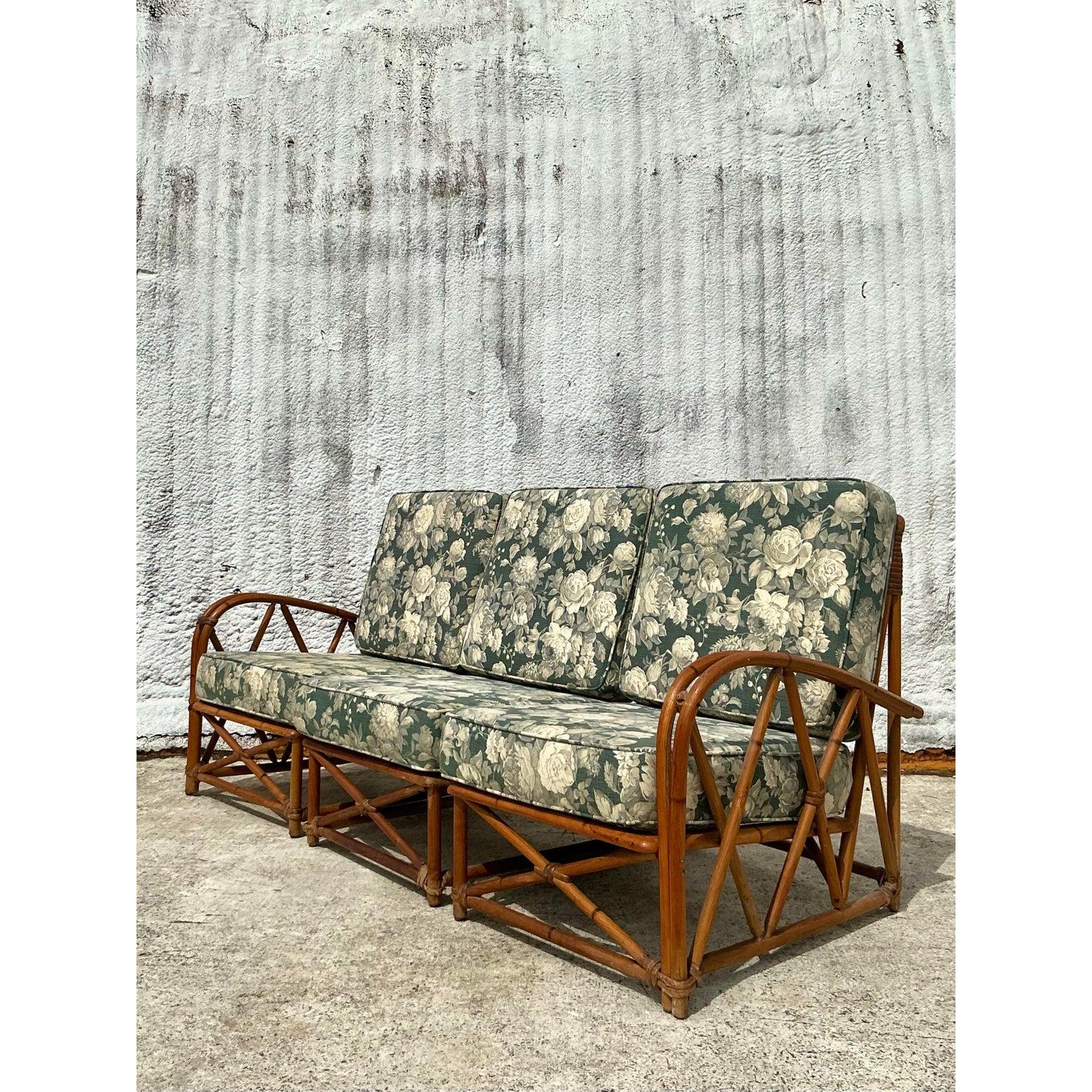 Gebogenes Heywood Wakefield Rattan-Sofa im Küstenstil im Angebot 4