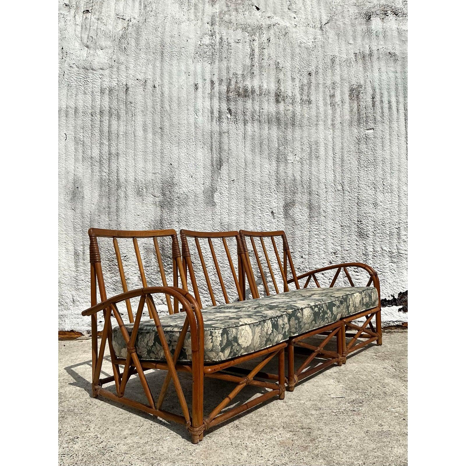 Gebogenes Heywood Wakefield Rattan-Sofa im Küstenstil (Philippinisch) im Angebot