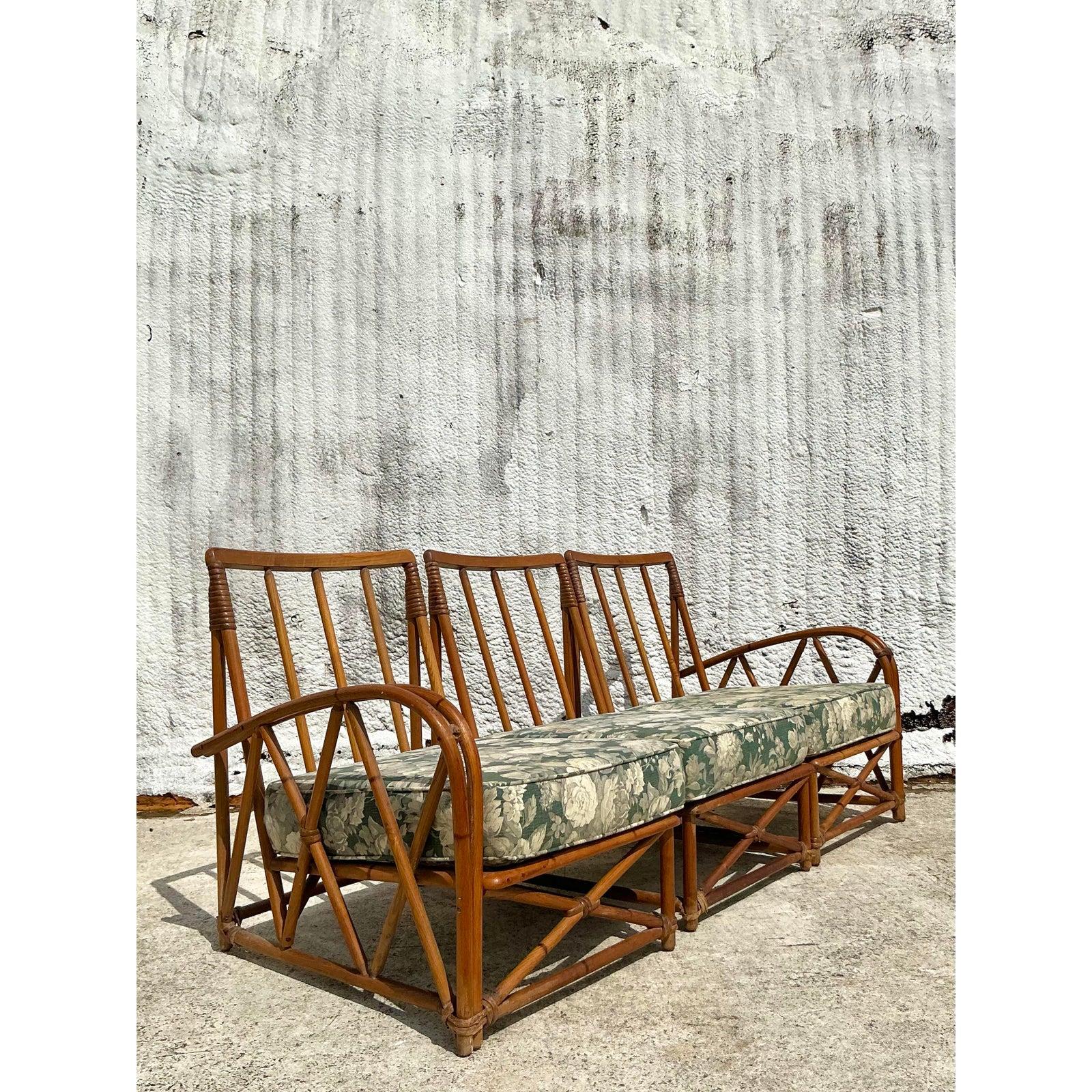 Gebogenes Heywood Wakefield Rattan-Sofa im Küstenstil im Angebot 2