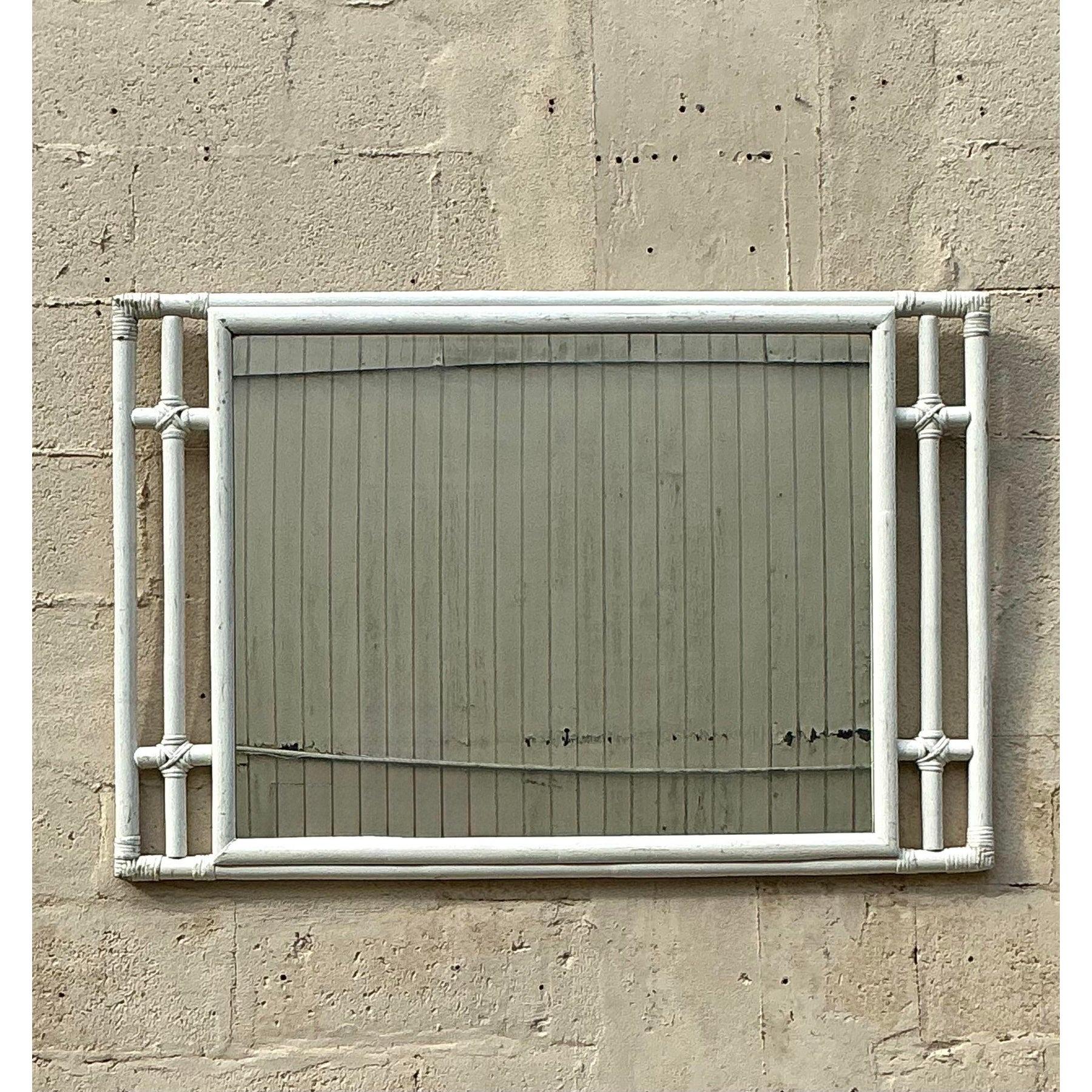 Vieux miroir horizontal en rotin côtier Bon état - En vente à west palm beach, FL