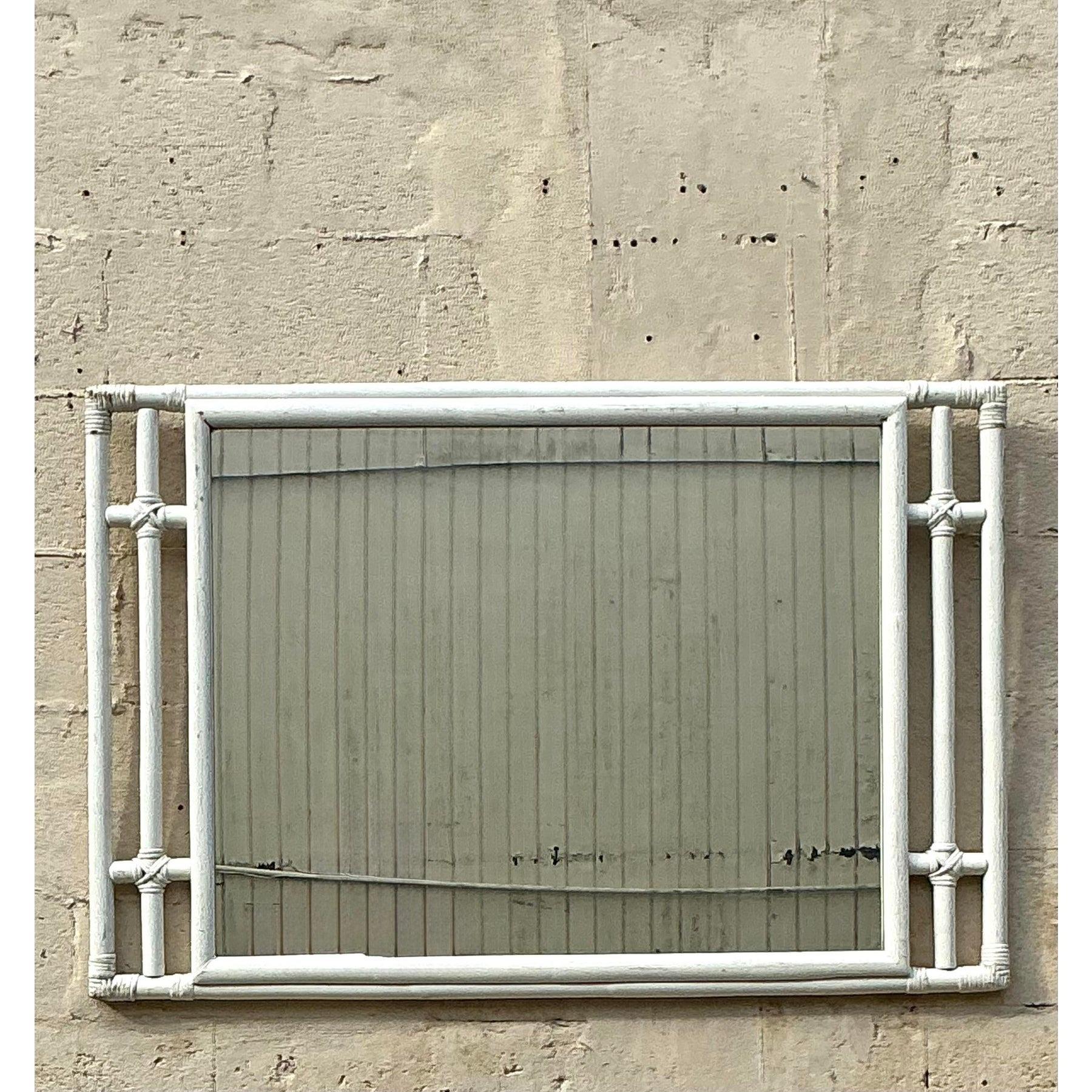 Vieux miroir horizontal en rotin côtier en vente 1