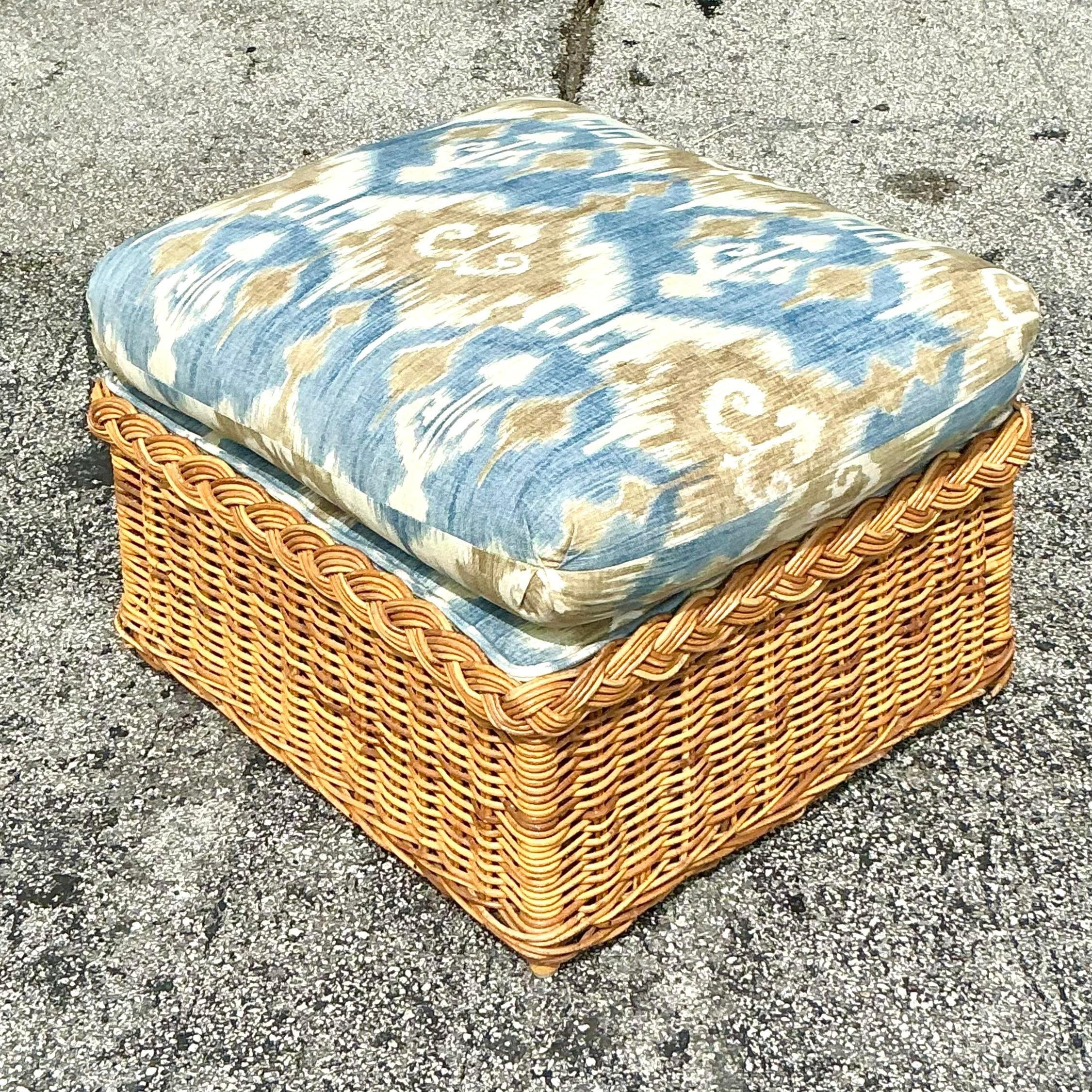 Pouf en rotin tressé Ikat Vintage Coastal Bon état - En vente à West Palm Beach, FL