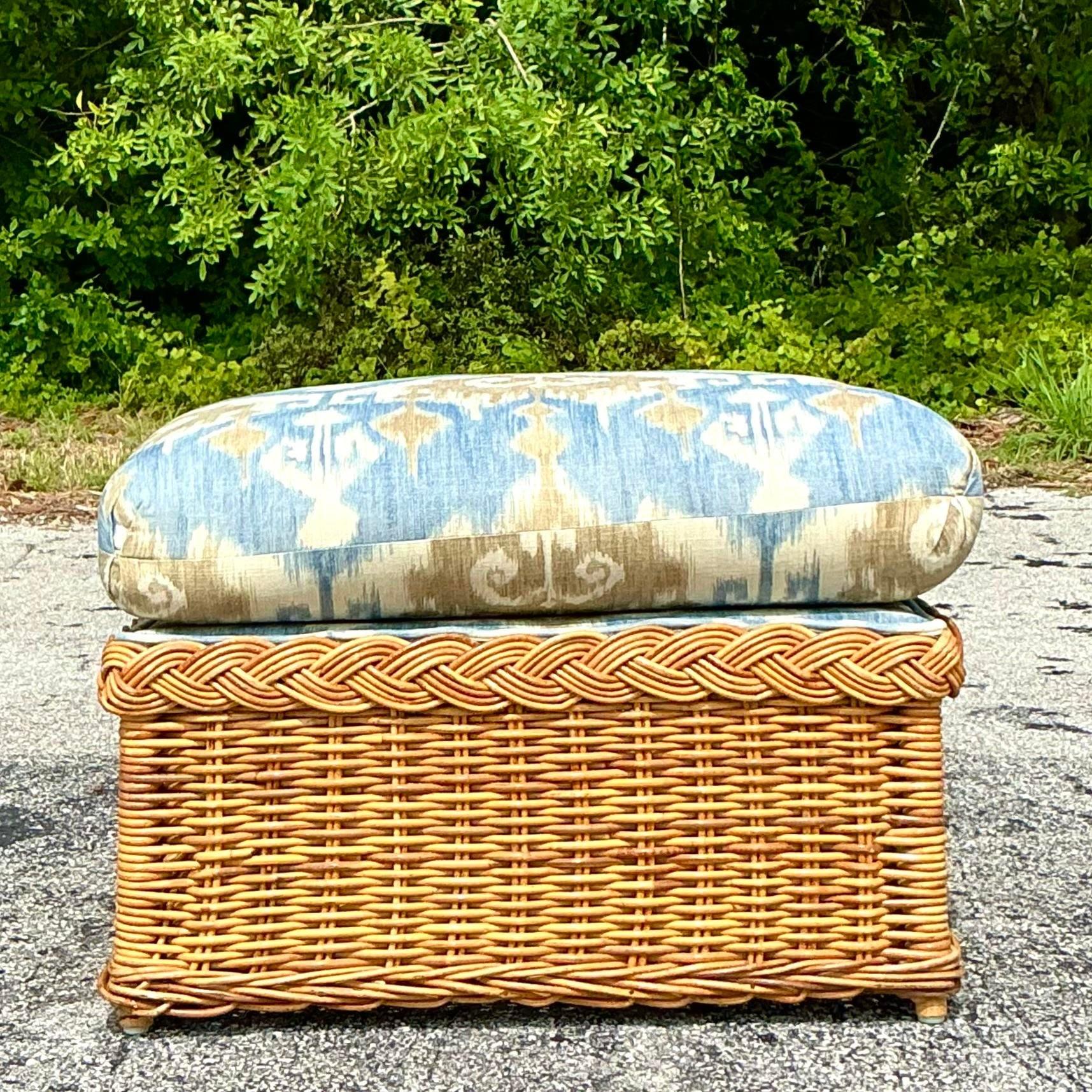 20ième siècle Pouf en rotin tressé Ikat Vintage Coastal en vente