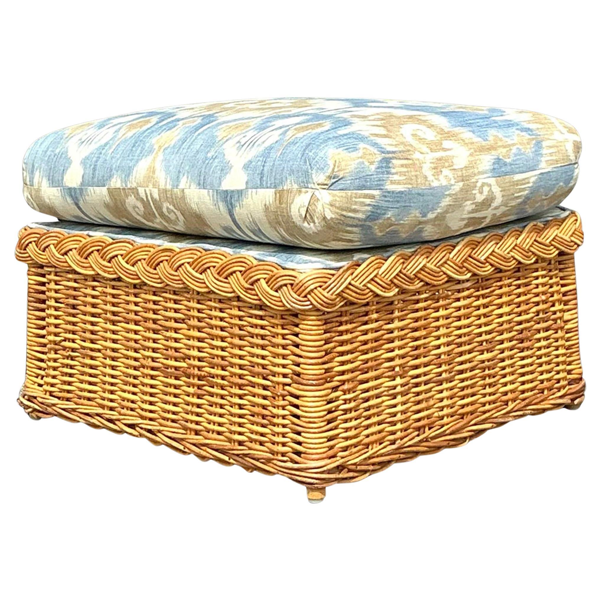 Pouf in rattan intrecciato Ikat costiero vintage