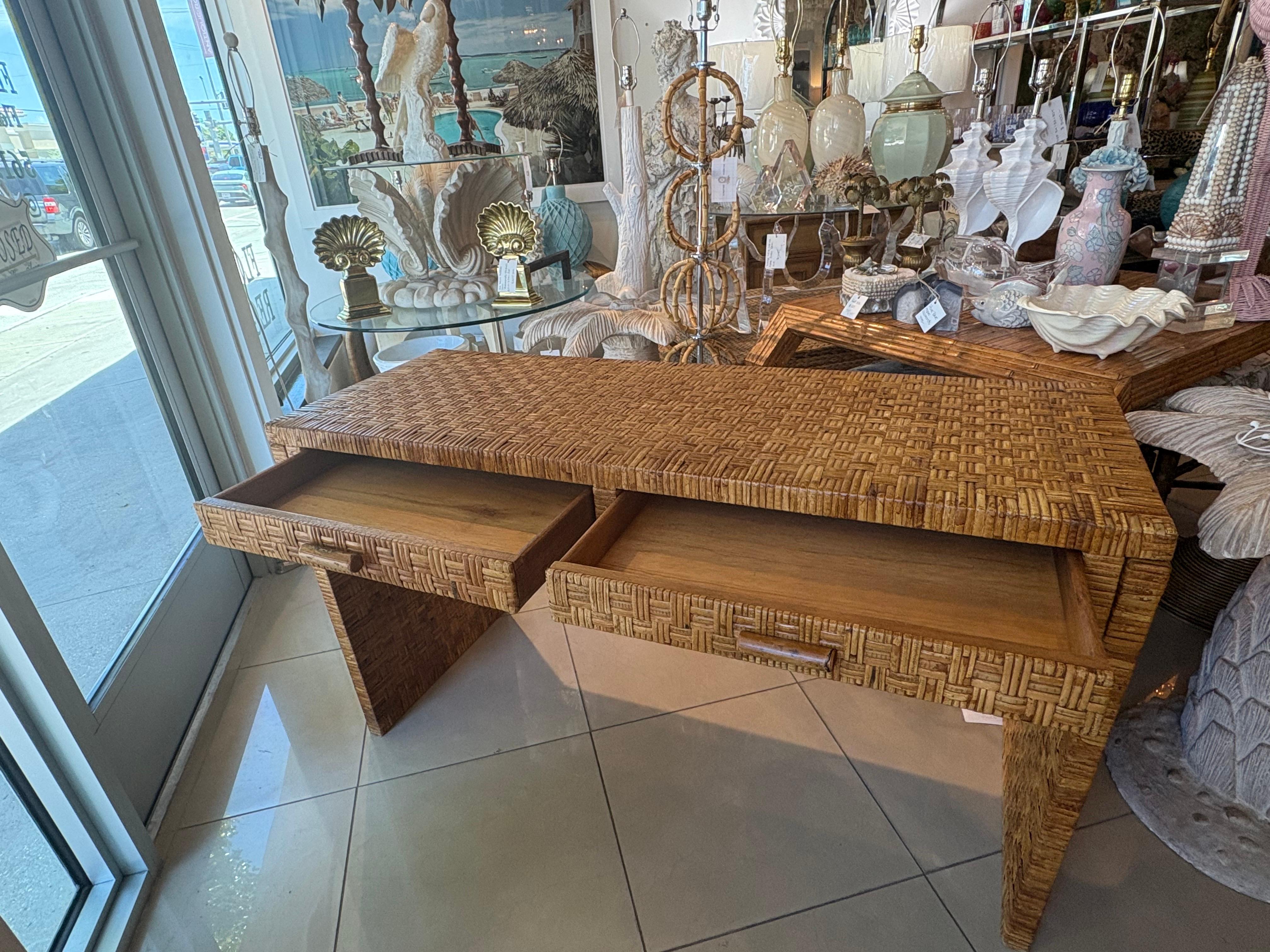 Vintage By, la scrivania e la sedia in vimini in rattan intrecciato e avvolto. in vendita 3