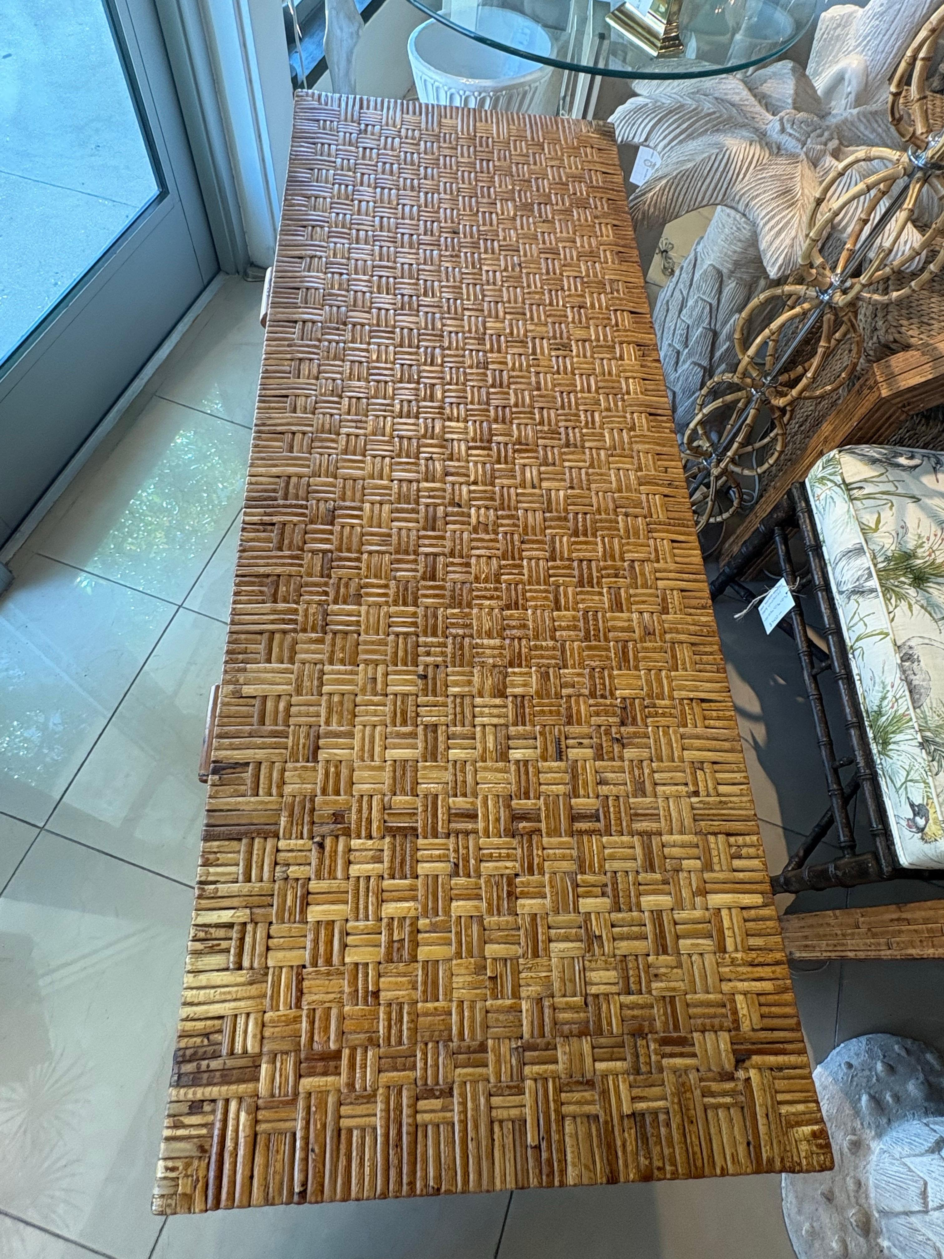 Vintage By, la scrivania e la sedia in vimini in rattan intrecciato e avvolto. in vendita 4