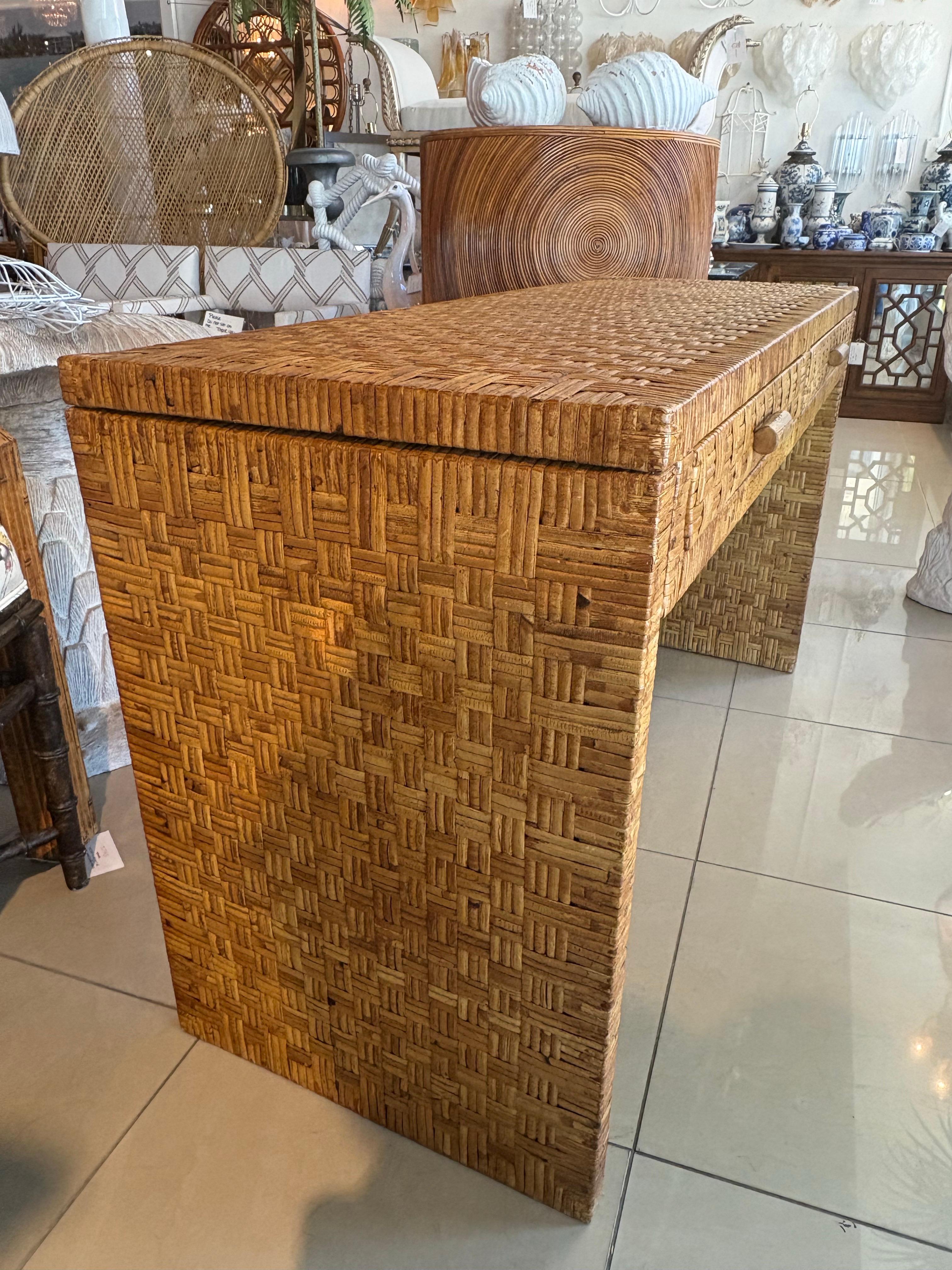 Vintage By, la scrivania e la sedia in vimini in rattan intrecciato e avvolto. in vendita 5