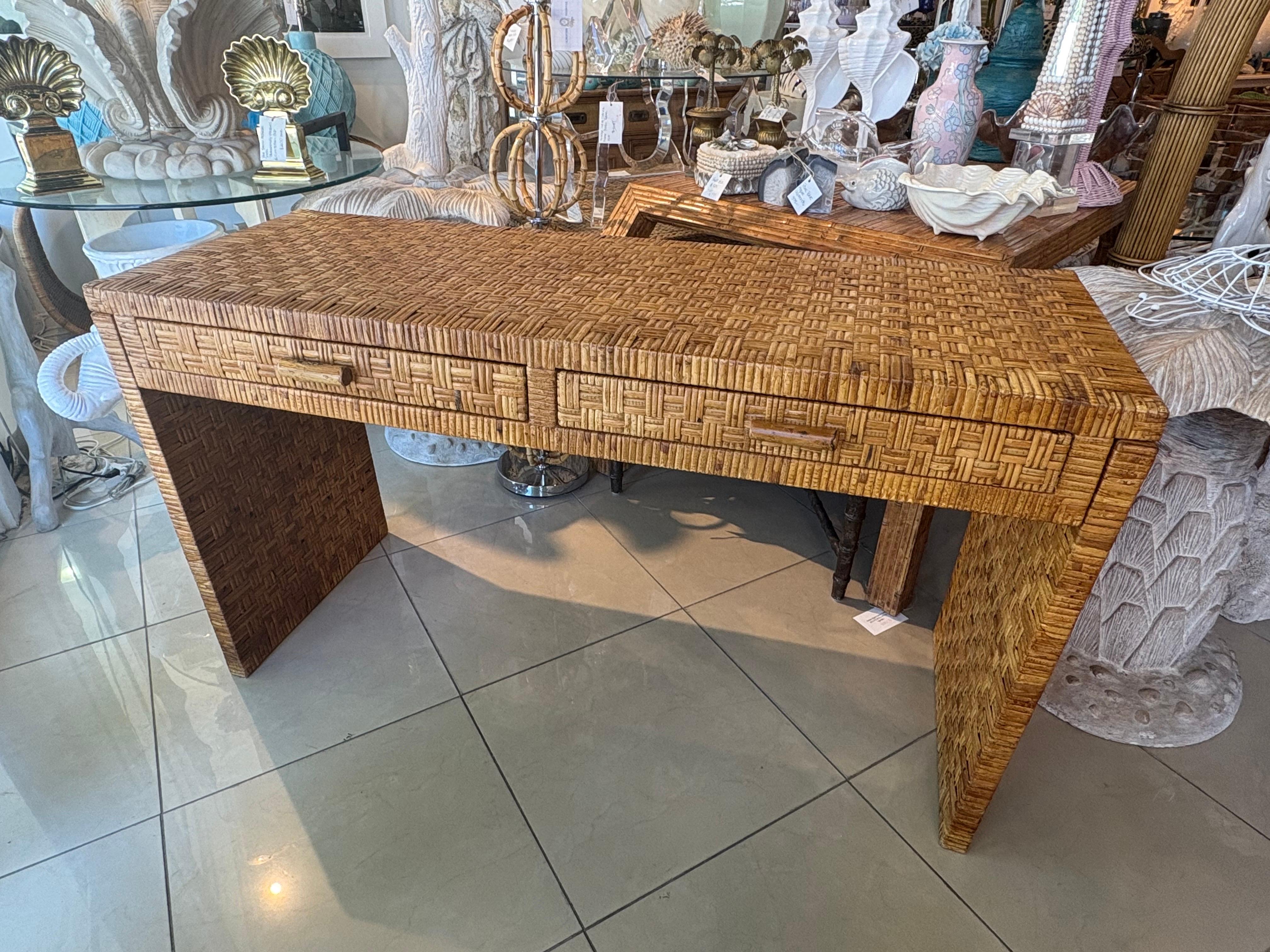 Vintage By, la scrivania e la sedia in vimini in rattan intrecciato e avvolto. in vendita 9