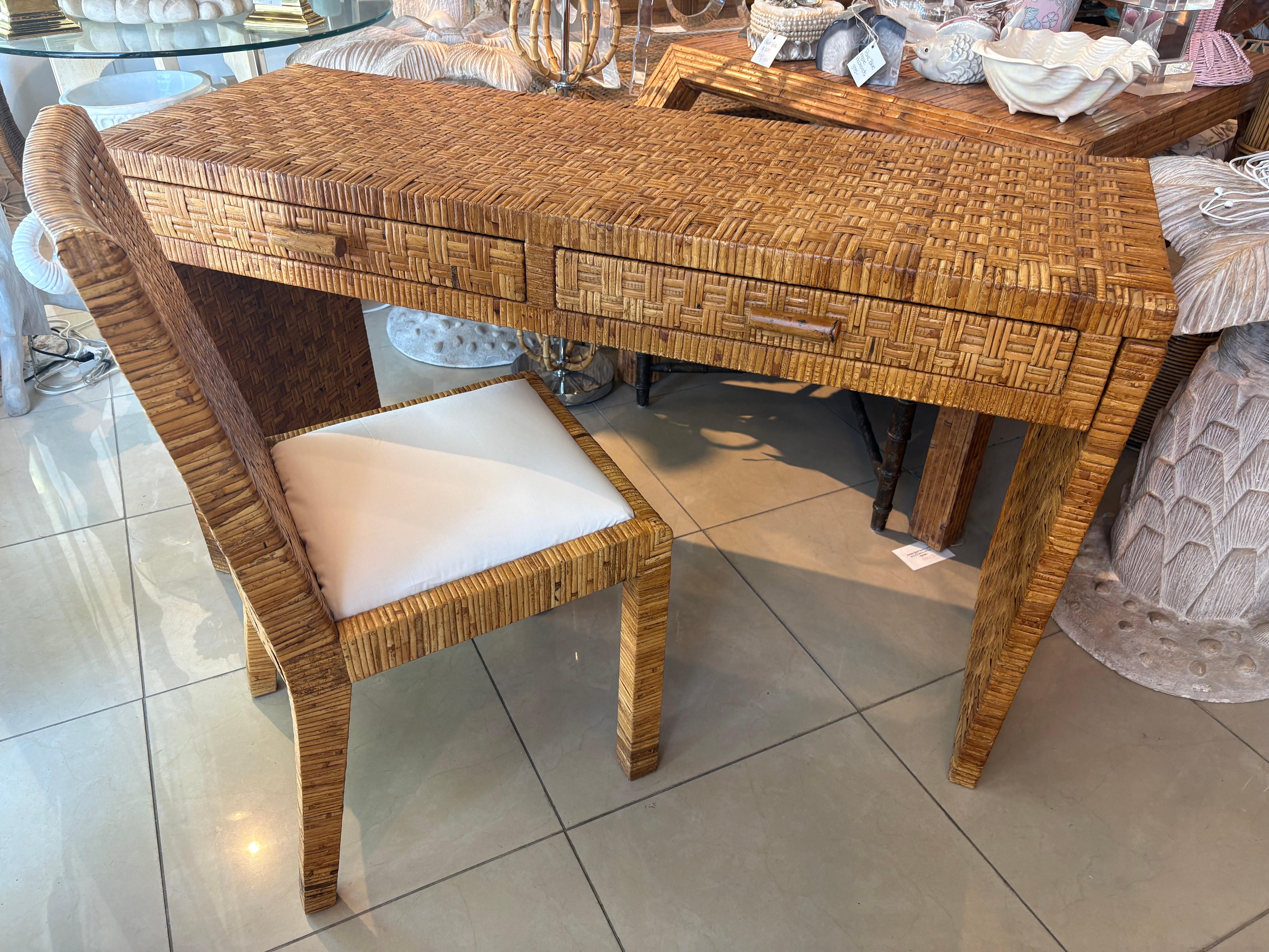 Vintage By, la scrivania e la sedia in vimini in rattan intrecciato e avvolto. in vendita 11