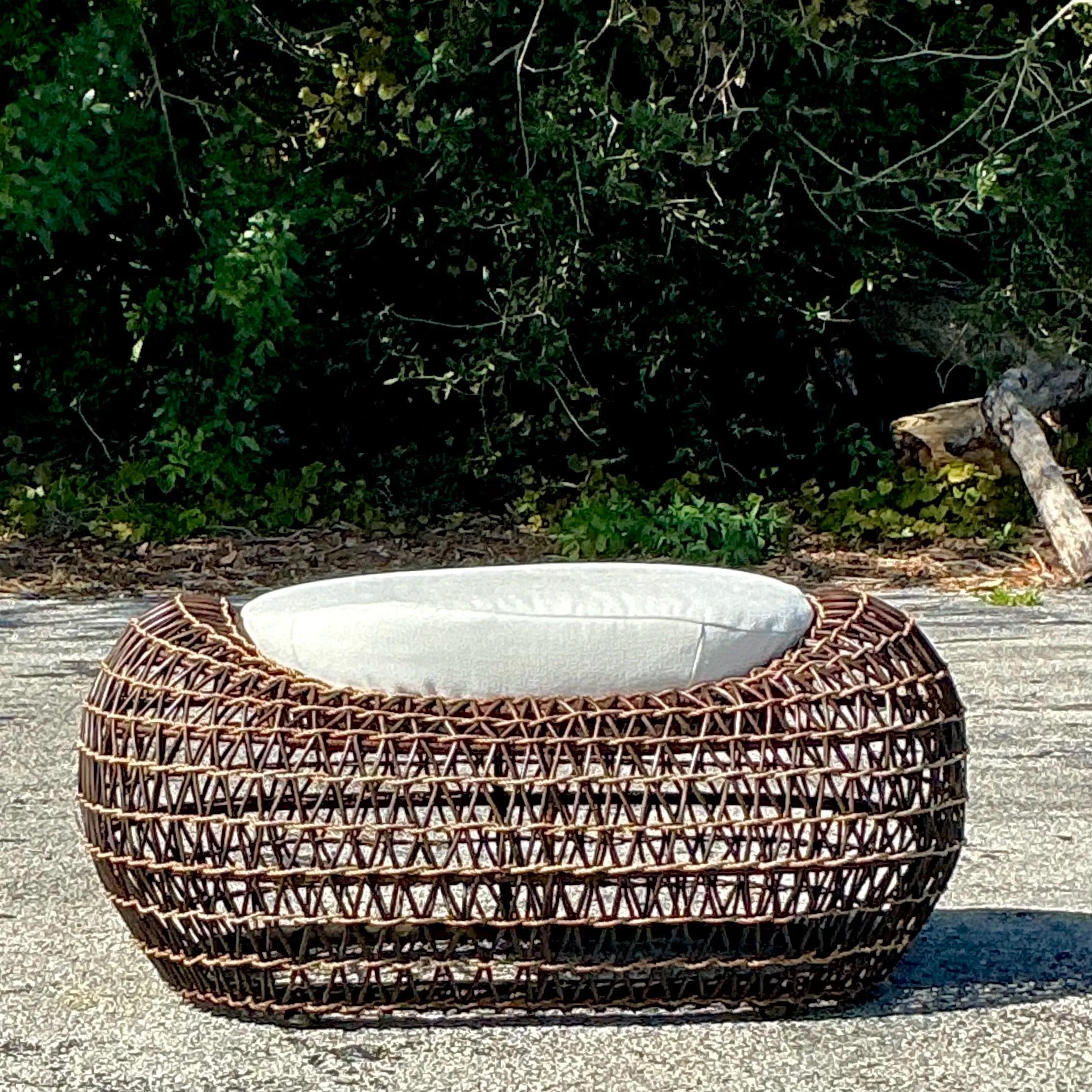 Ottomana in rattan e iuta intrecciata di Kenneth Cobonpue, vintage e costiera in vendita 2