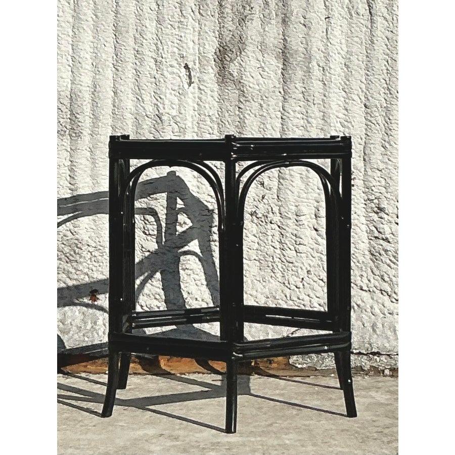 Guéridon de table de salle à manger vintage en bambou laqué côtier Bon état - En vente à West Palm Beach, FL