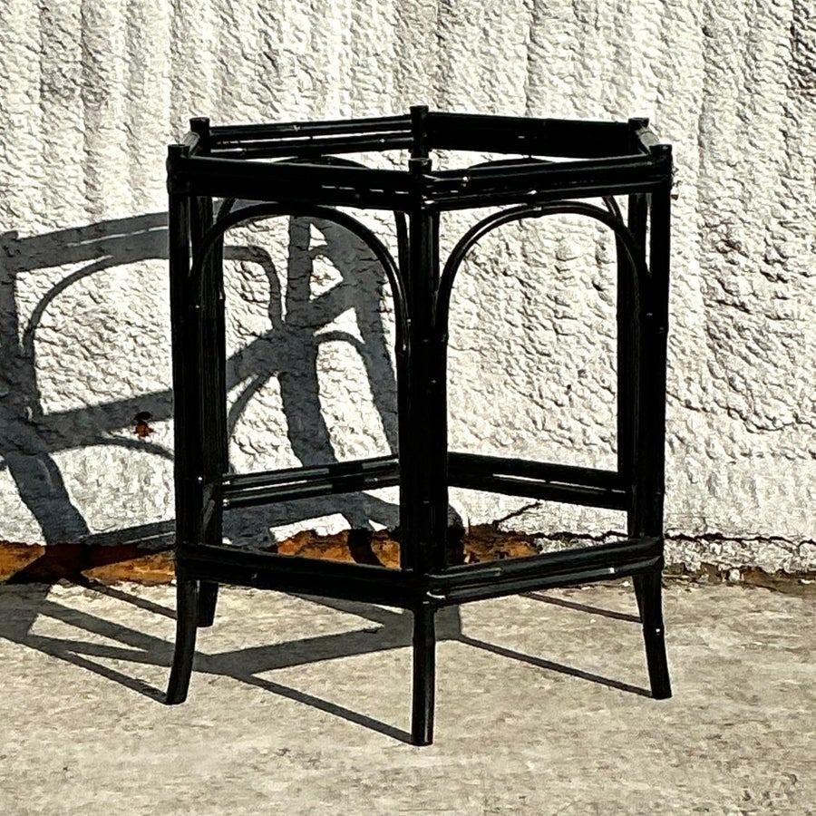 20ième siècle Guéridon de table de salle à manger vintage en bambou laqué côtier en vente