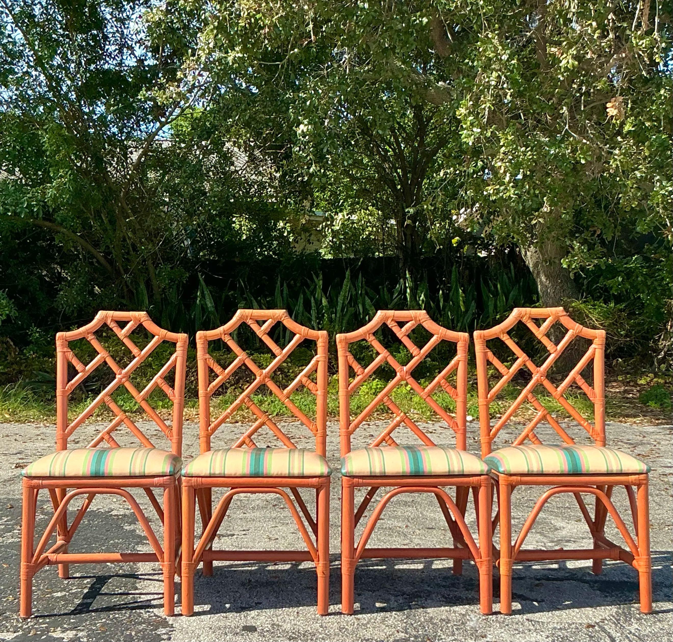 XX secolo Sedie da pranzo cinesi Chippendale laccate costiere d'epoca - Set di 4 sedie in vendita