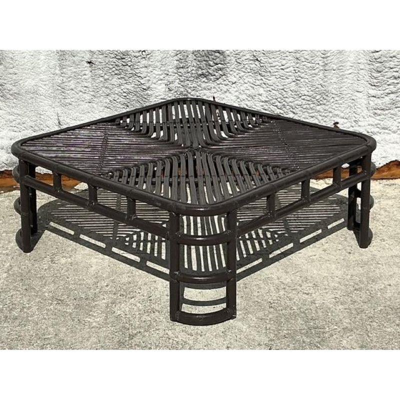 Vintage Coastal Lackiert Stick Rattan Couchtisch Nach Henry Olko (Chinoiserie) im Angebot