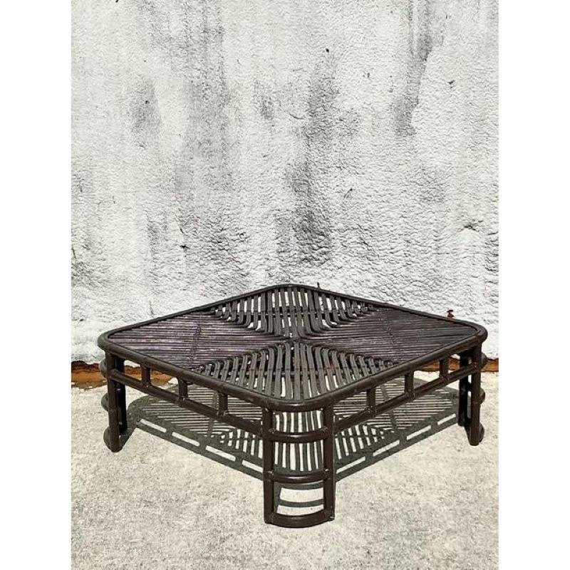 Vintage Coastal Lackiert Stick Rattan Couchtisch Nach Henry Olko (amerikanisch) im Angebot