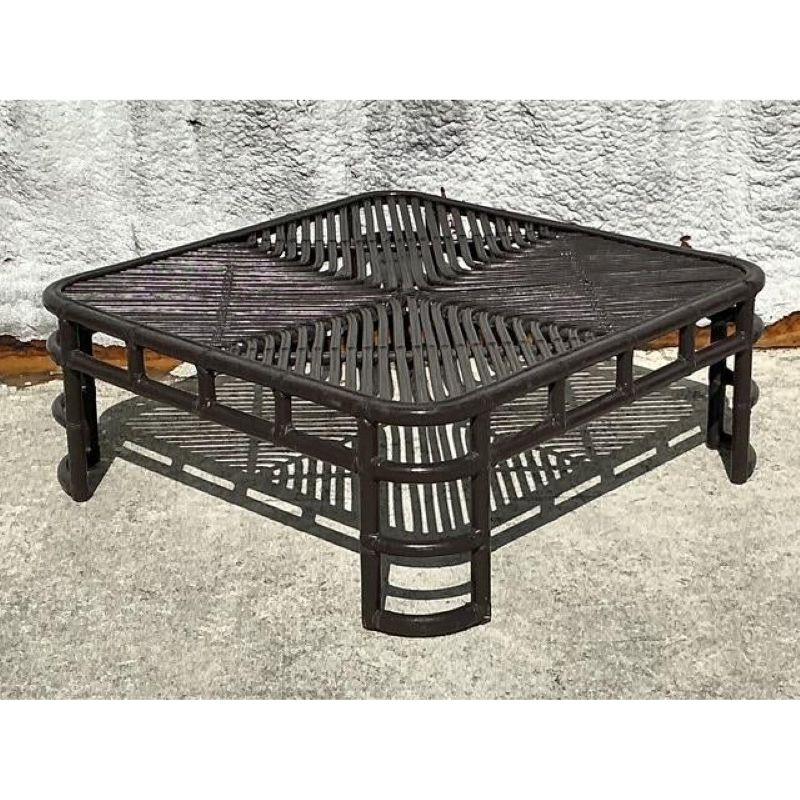 Vintage Coastal Lackiert Stick Rattan Couchtisch Nach Henry Olko im Zustand „Gut“ im Angebot in west palm beach, FL