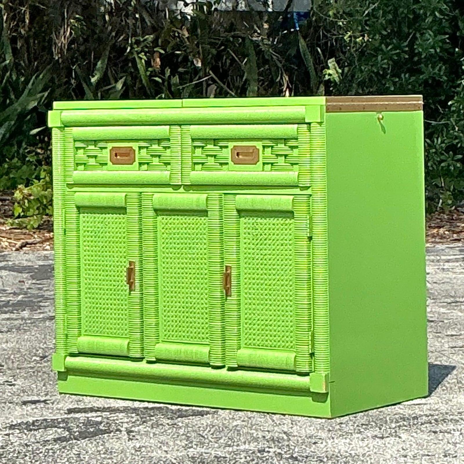 XX secolo Dry Bar in rattan laccato vintage Coastal Lexington in vendita