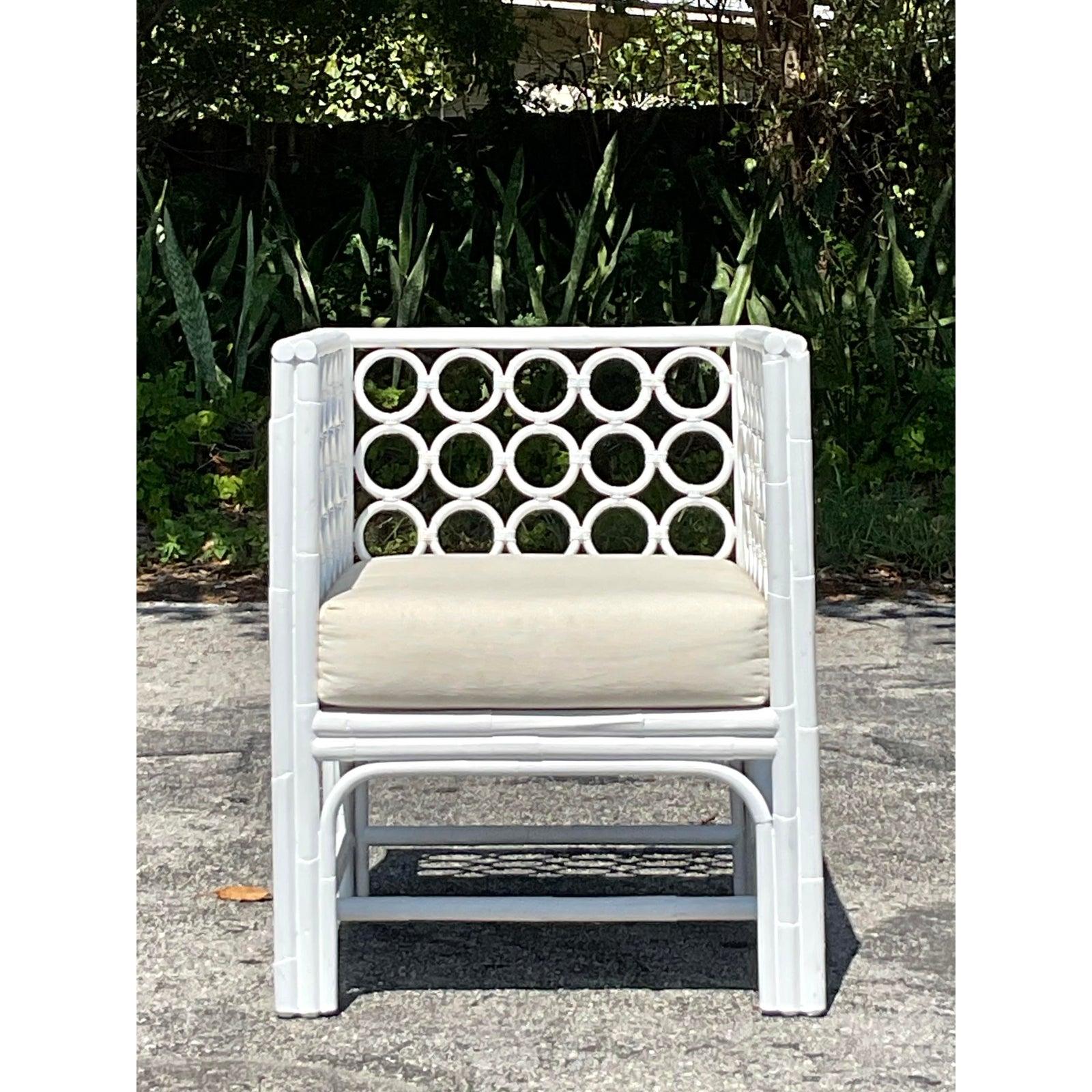 Vintage Coastal Loop Rattan Lounge Stuhl (Polster) im Angebot