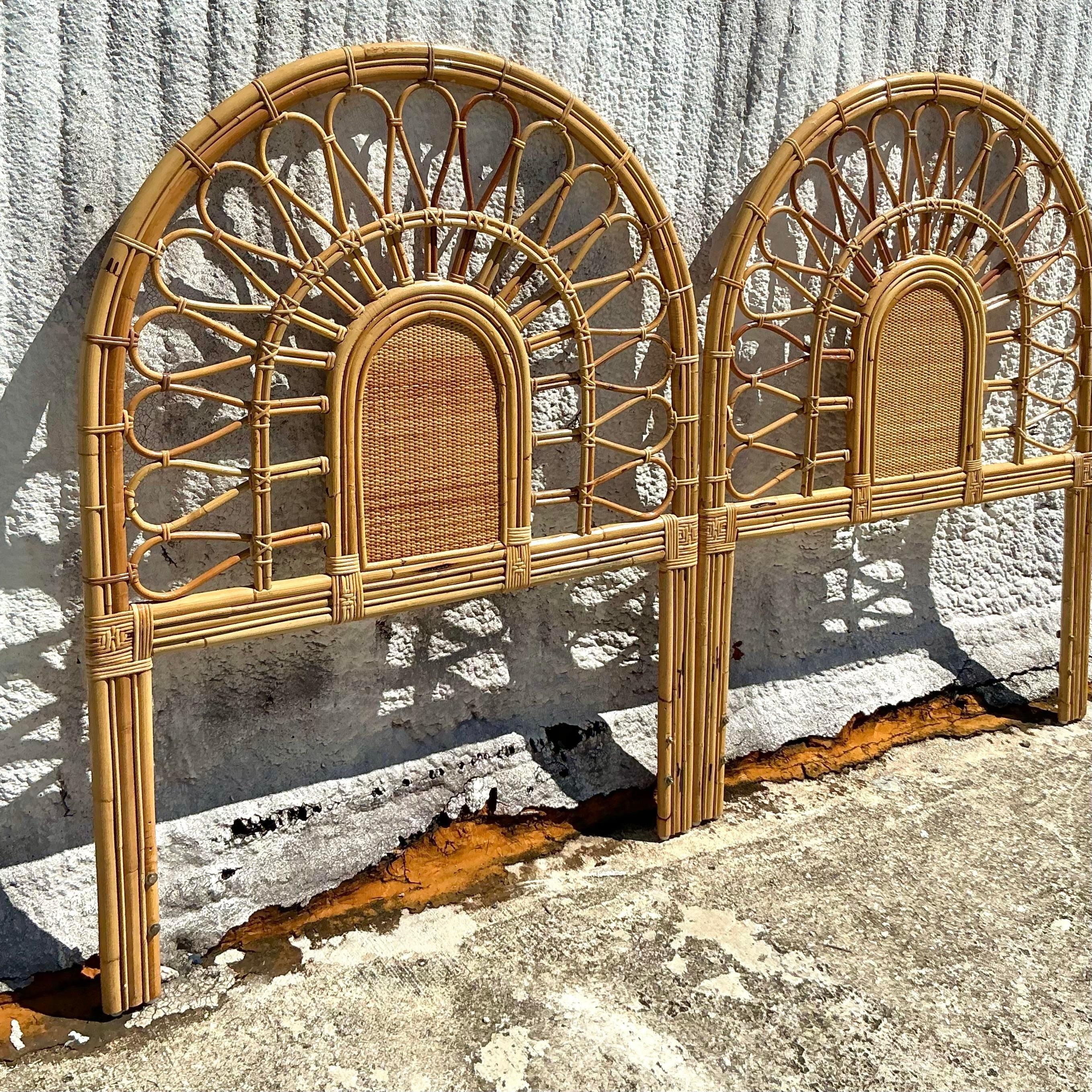 Testiere gemelle in rattan Looping vintage - una coppia In condizioni buone in vendita a west palm beach, FL