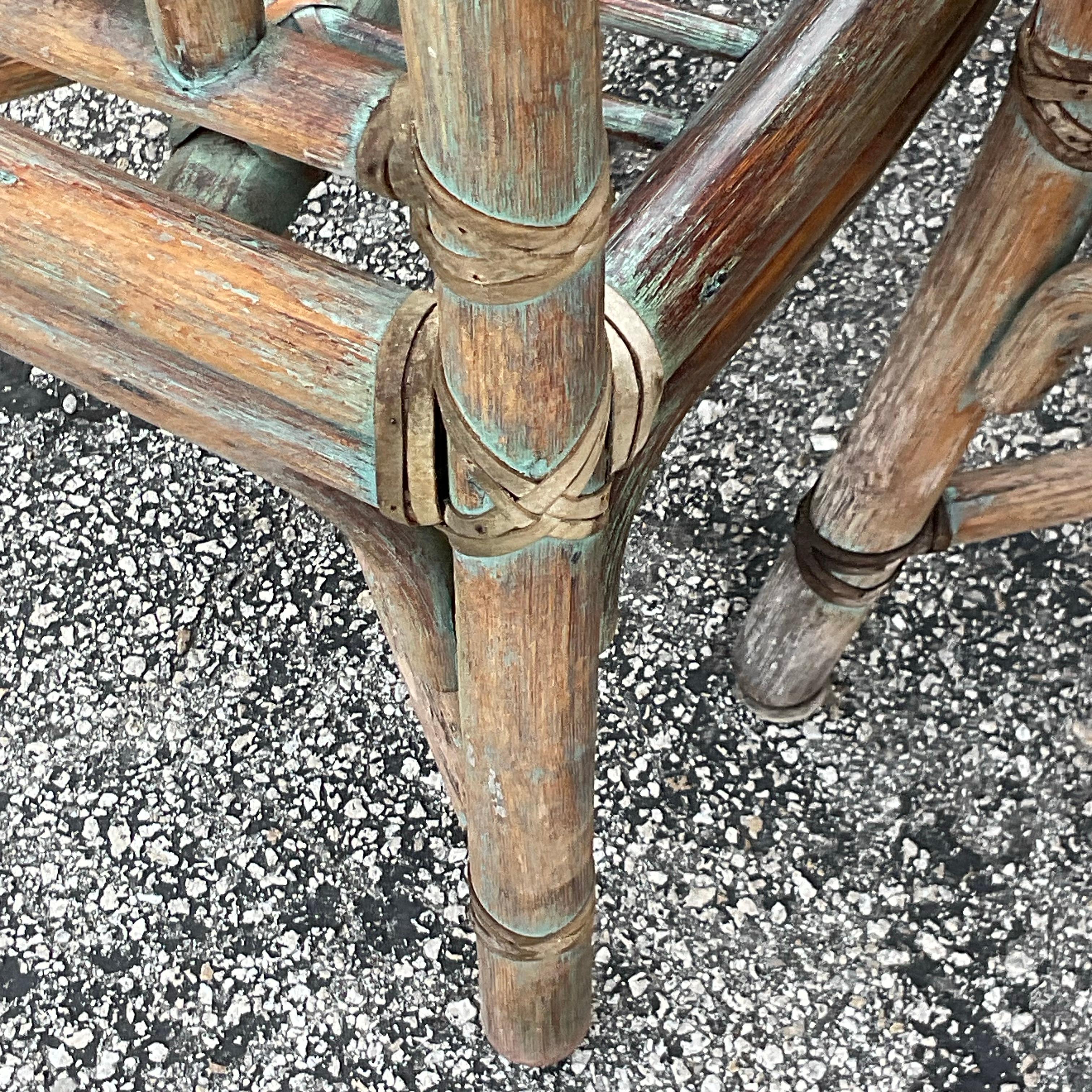 XX secolo Sedie da pranzo in rattan curvo patinato Vintage McGuire - Set di 4 sedie in vendita