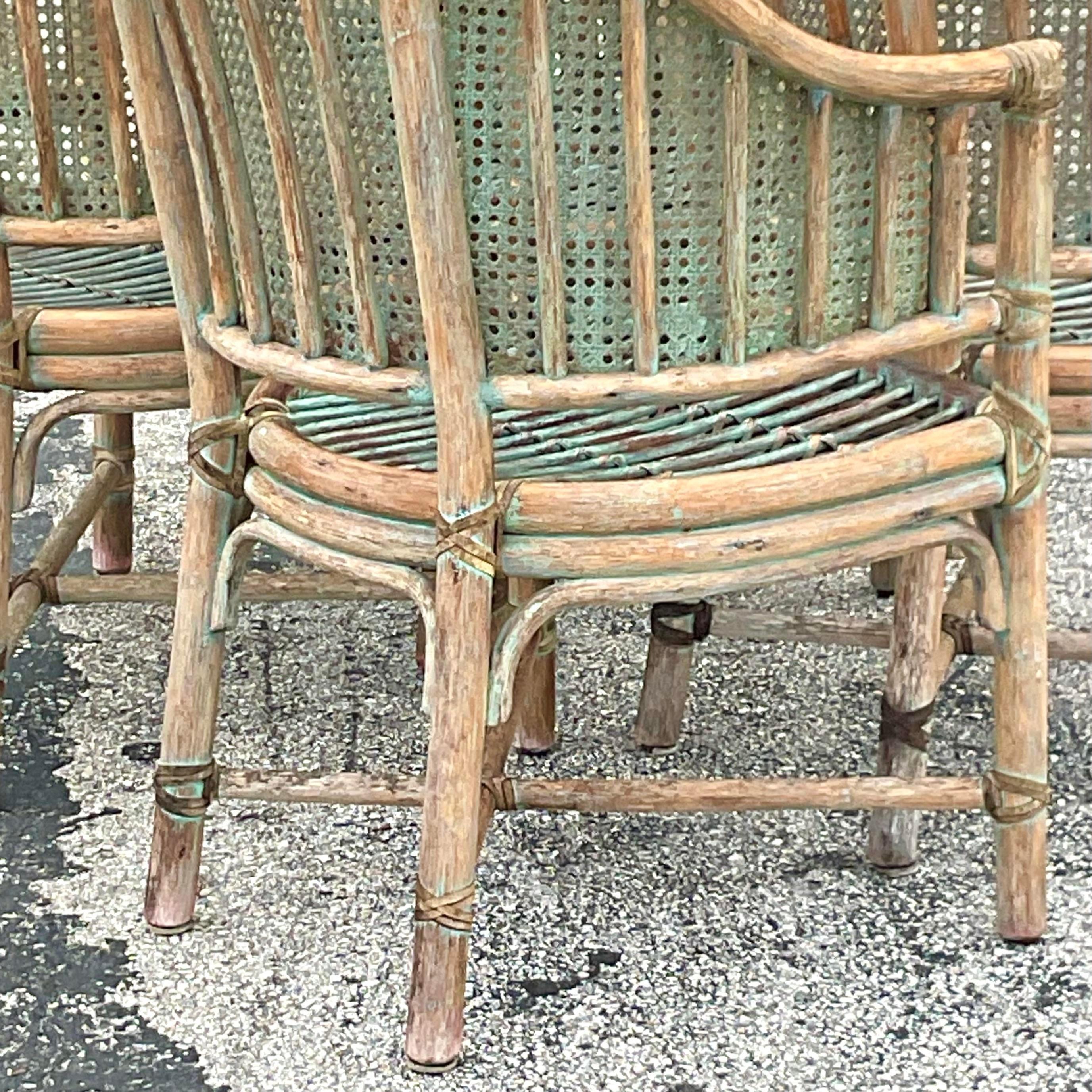Sedie da pranzo in rattan curvo patinato Vintage McGuire - Set di 4 sedie in vendita 1