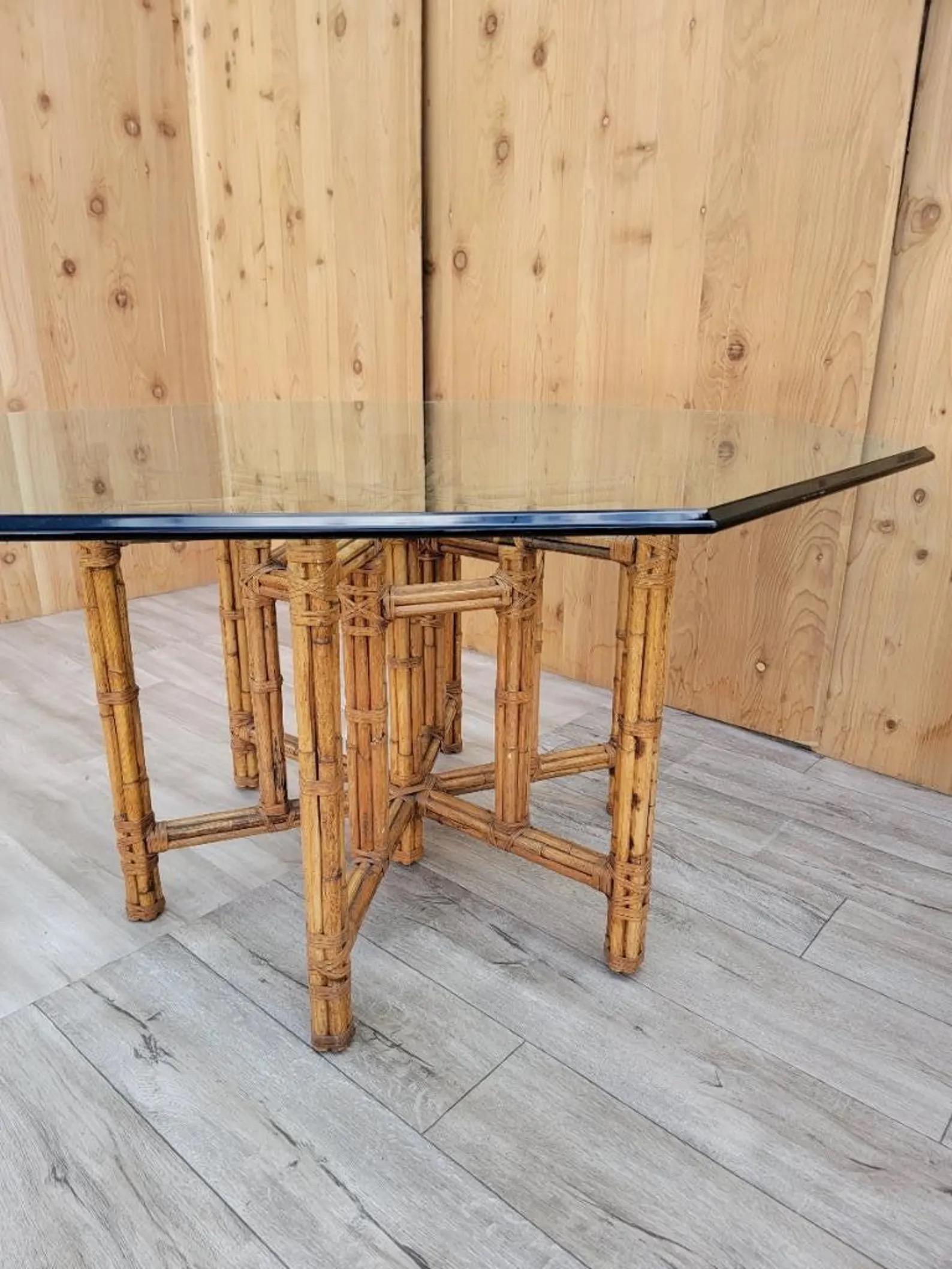 Mid-Century Modern Table de salle à manger vintage Coastal McGuire en rotin et bambou avec plateau en verre octogonal en vente
