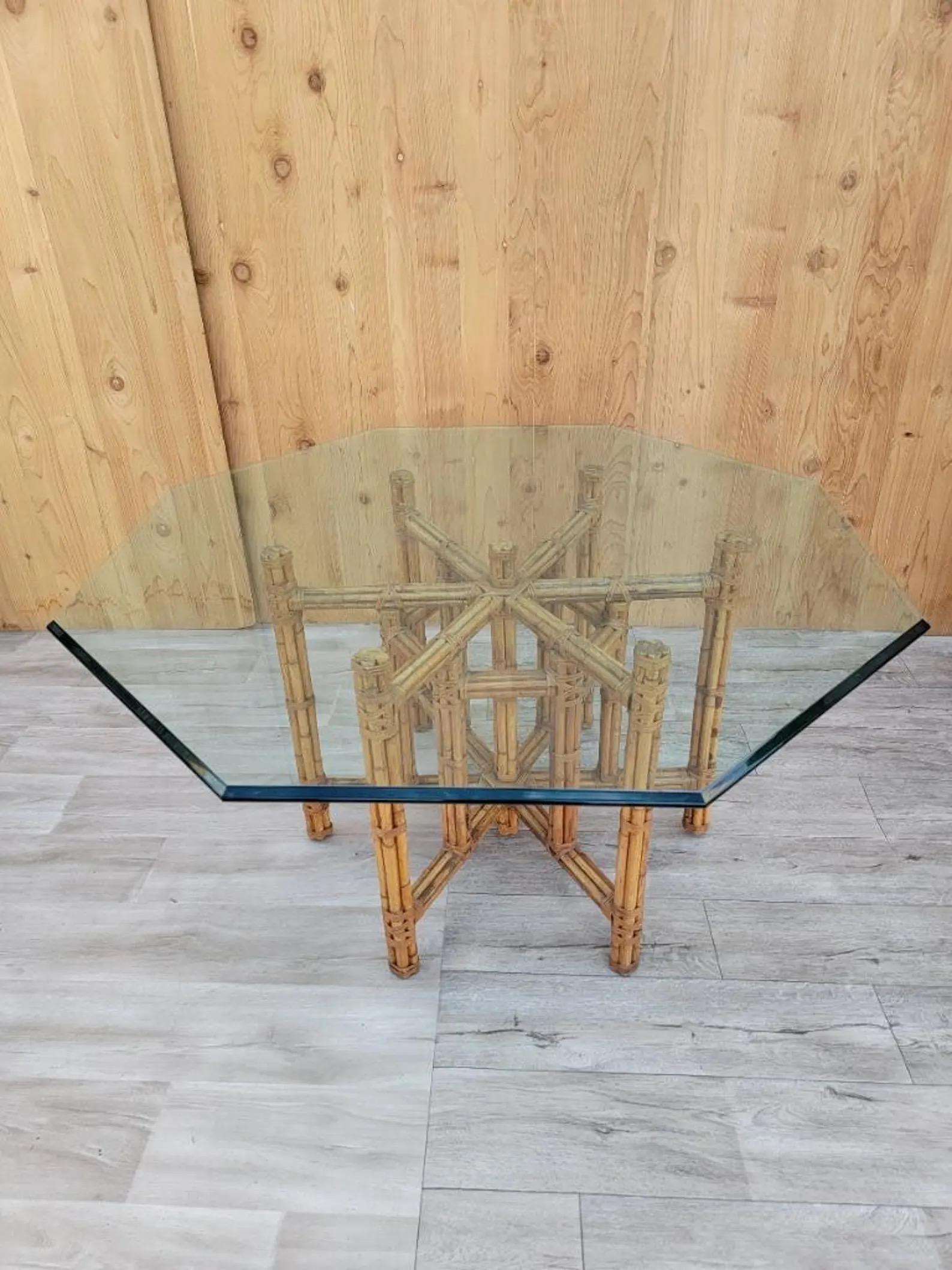 Bambou Table de salle à manger vintage Coastal McGuire en rotin et bambou avec plateau en verre octogonal en vente