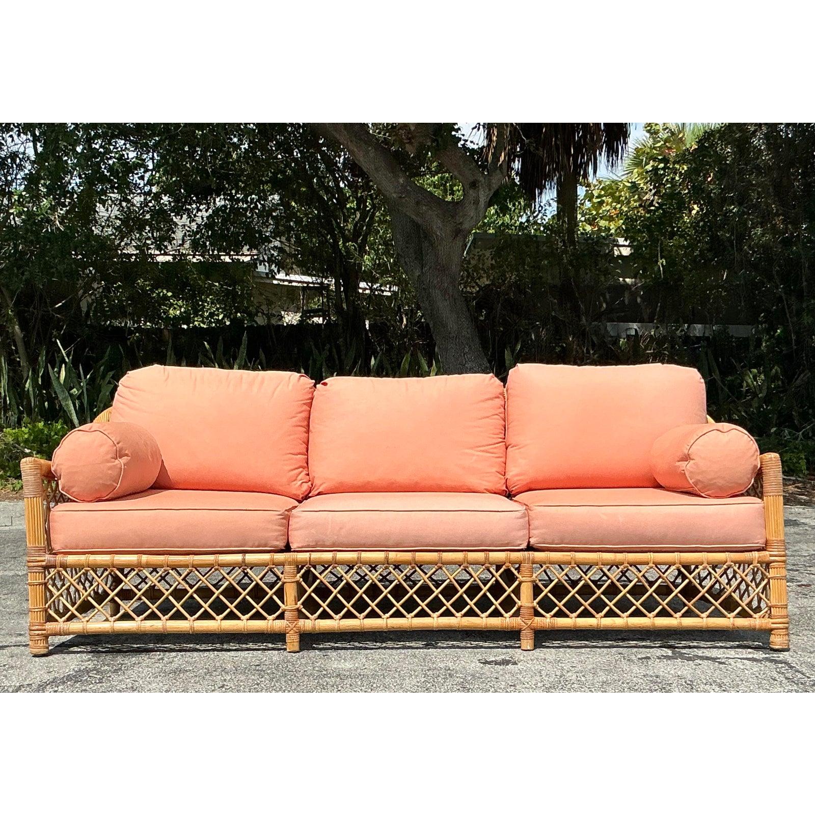 Canapé rétro Coastal McGuire en rotin trellis en vente 4