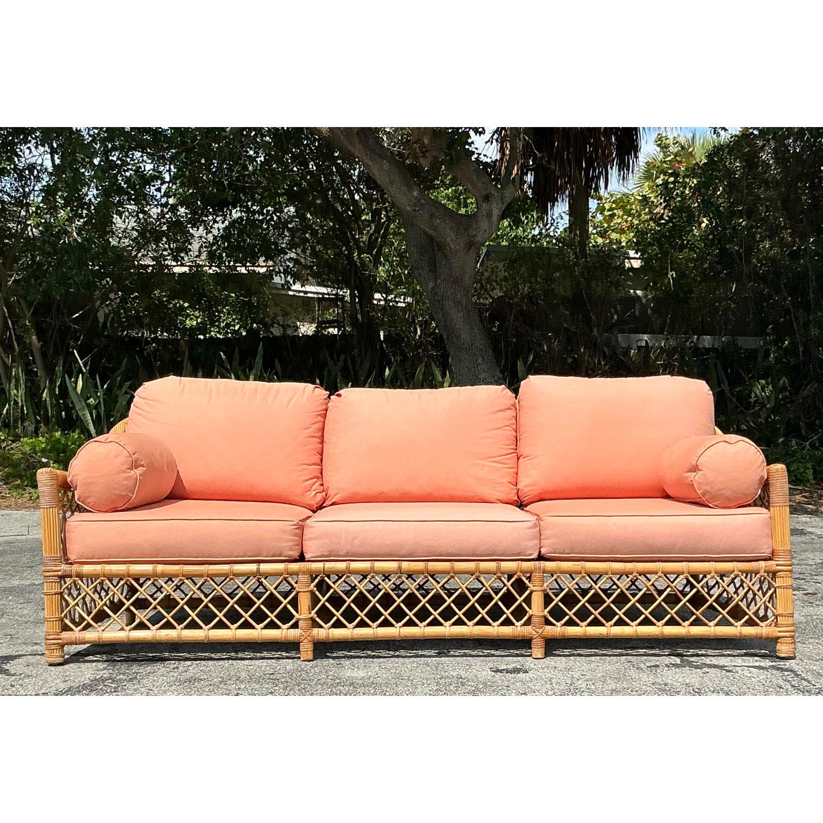 20ième siècle Canapé rétro Coastal McGuire en rotin trellis en vente