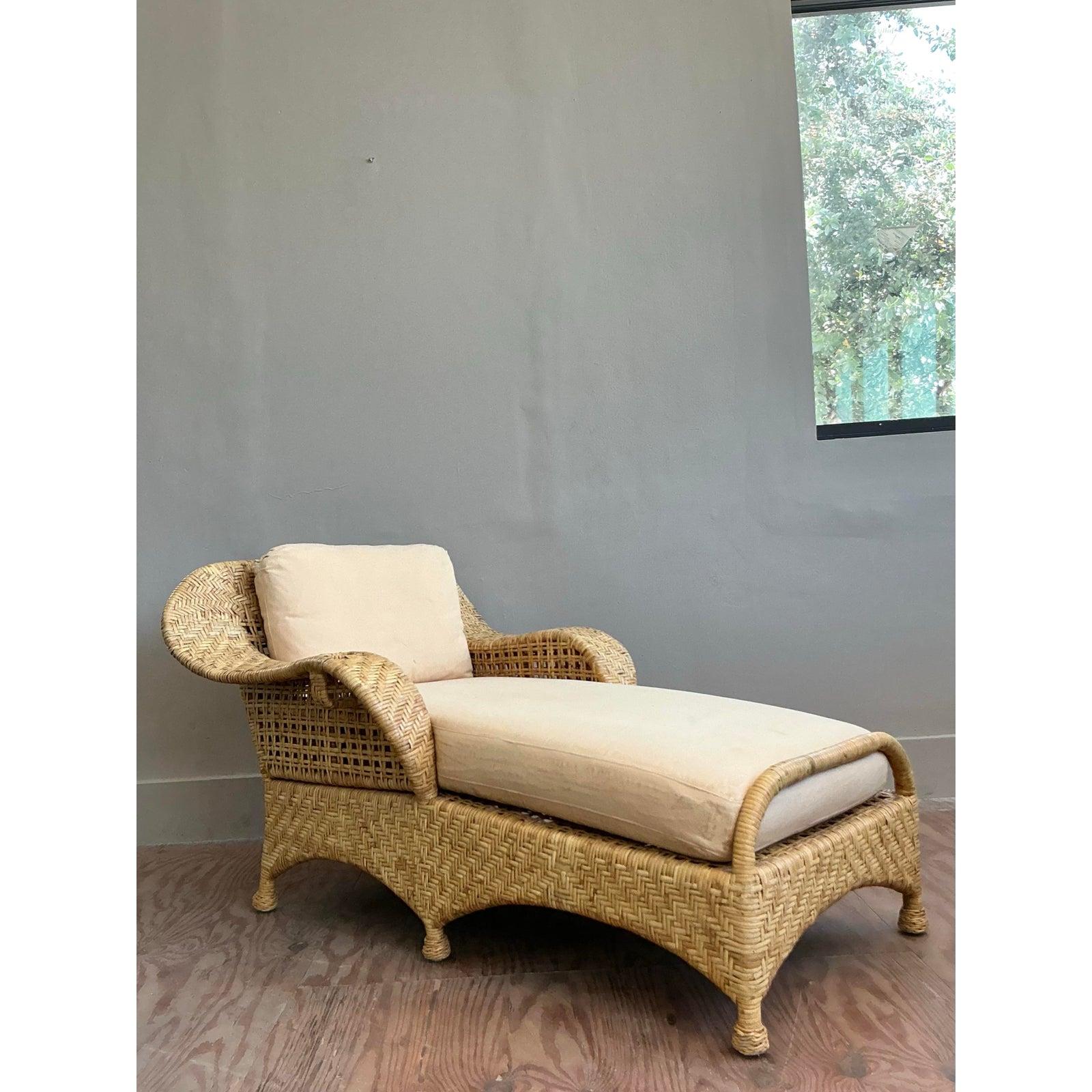 Chaise longue vintage en rotin tressé McGuire Coastal Bon état - En vente à West Palm Beach, FL