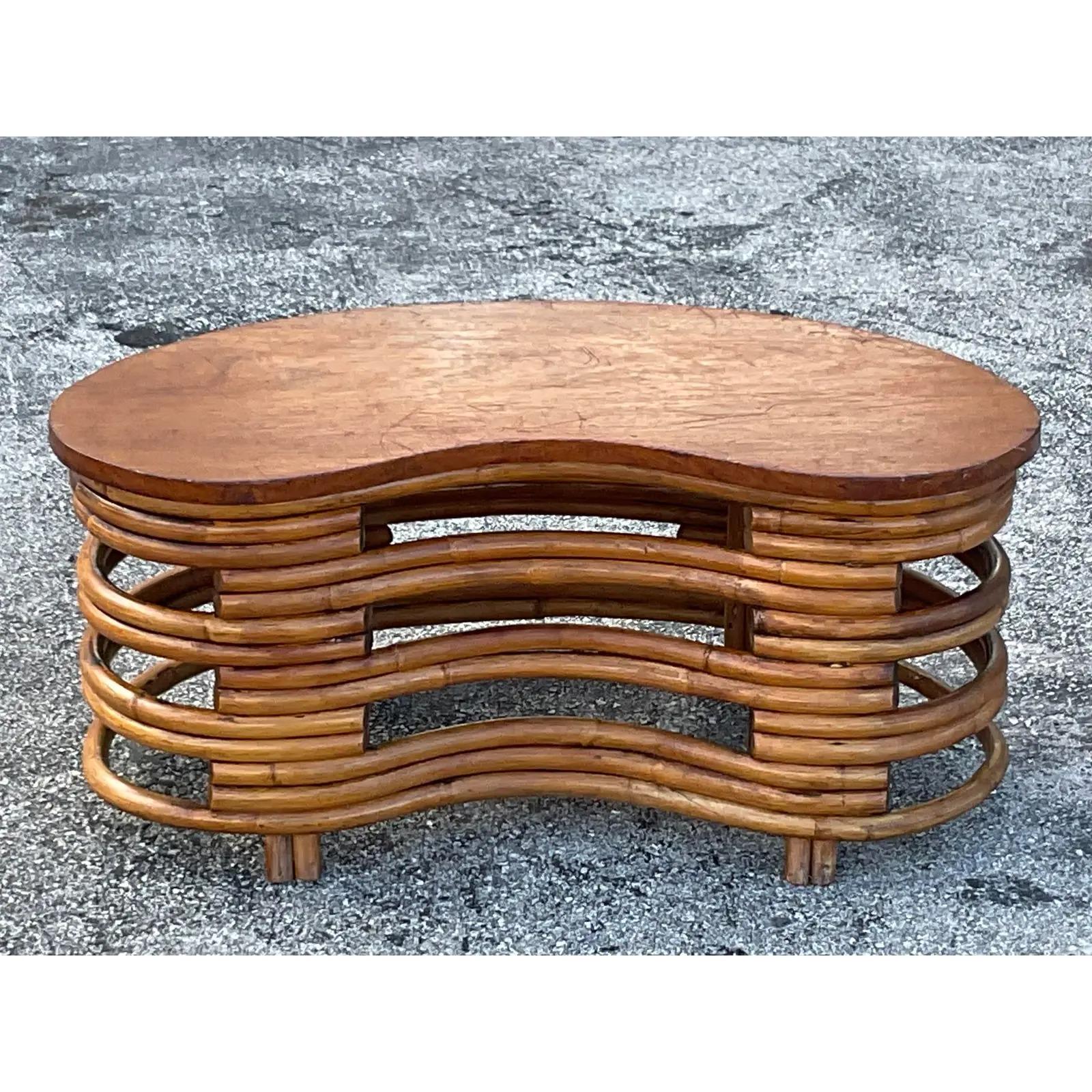 Philippin Table basse en rotin canneberge vintage Coastal MCM d'après Frankl en vente