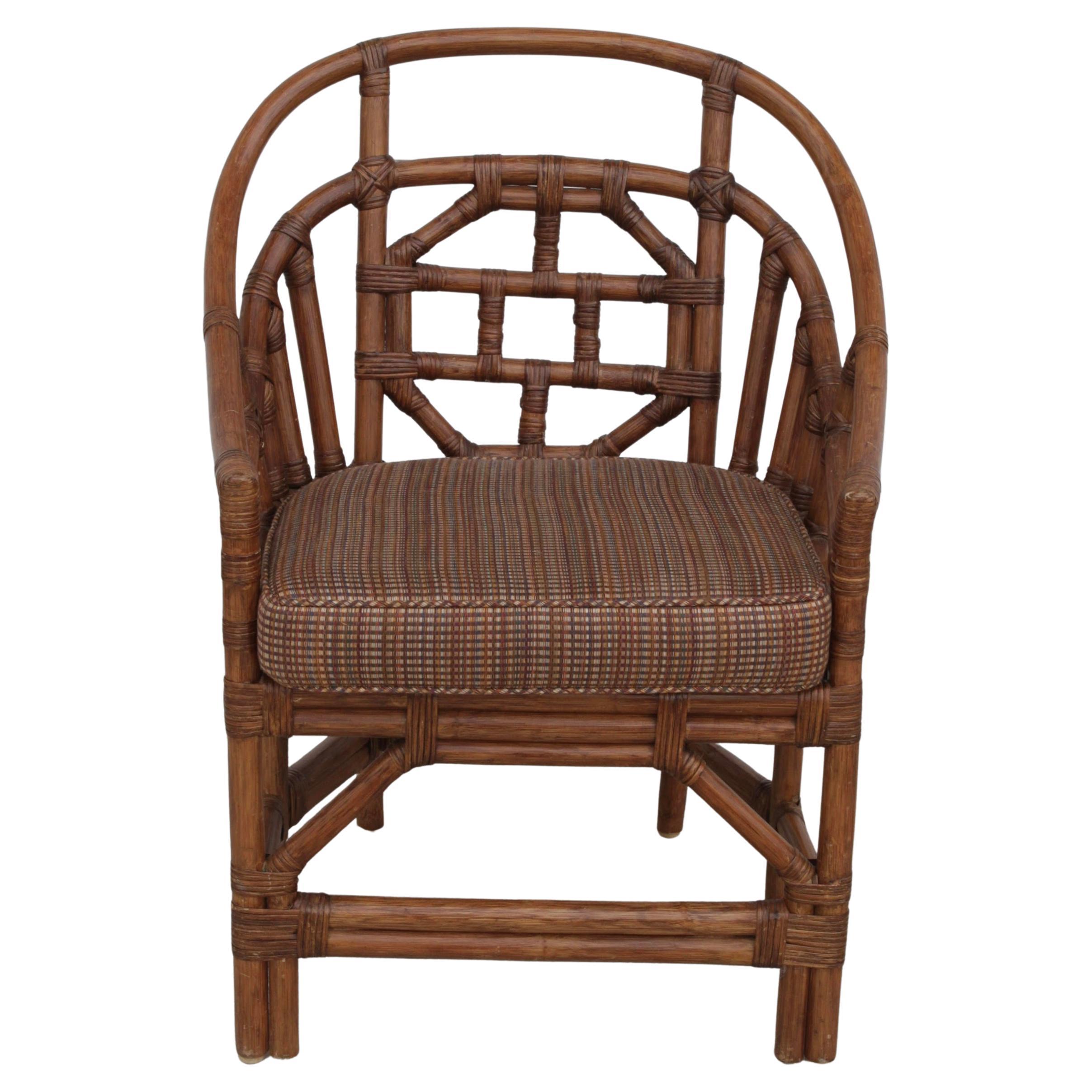 Aporta encanto costero a tu espacio con esta Silla Brighton Vintage Coastal Medallion. Con un impresionante diseño de medallón y un estilo desenfadado y relajado, esta silla es perfecta para añadir un toque de elegancia marinera a cualquier