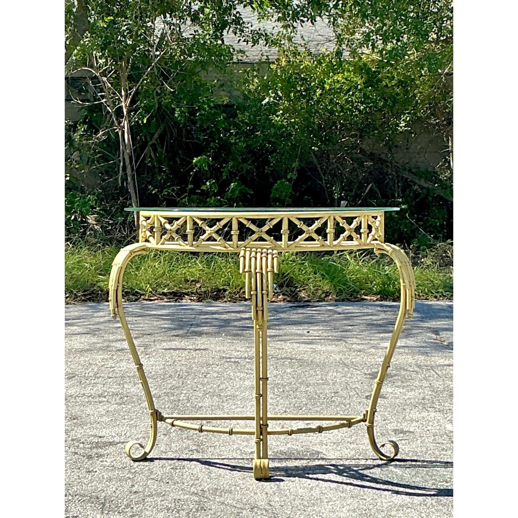 Hollywood Regency Table Demilune vintage en métal côtier et bambou en vente