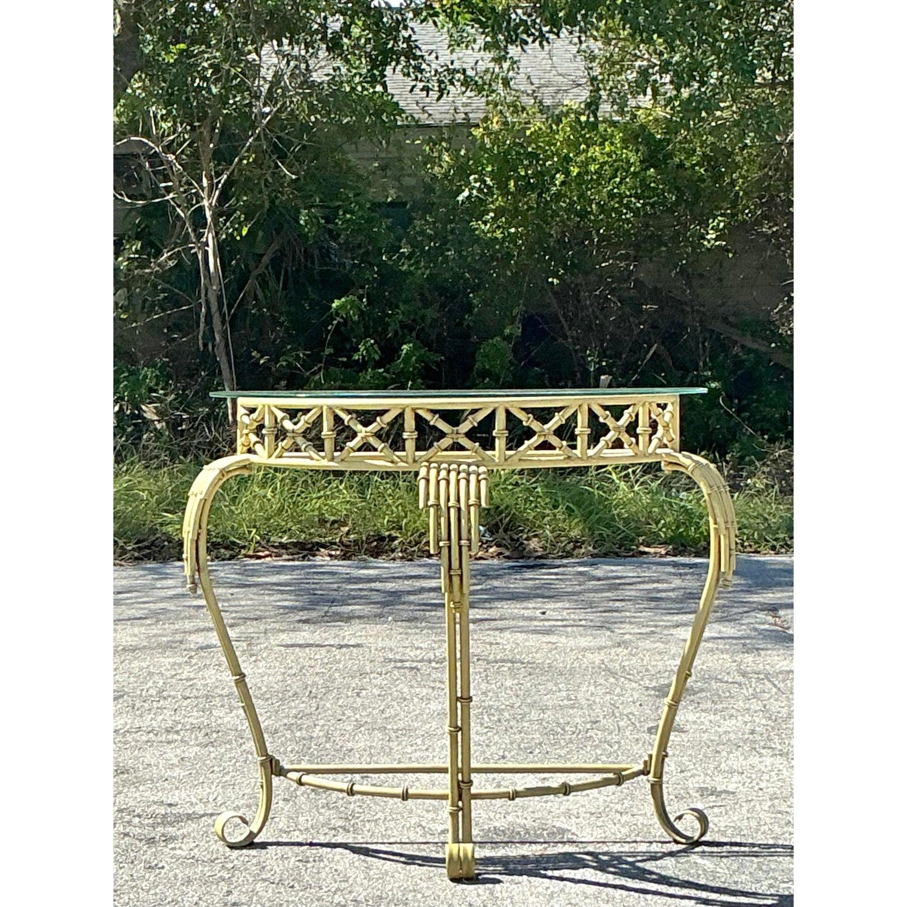Table Demilune vintage en métal côtier et bambou en vente 1